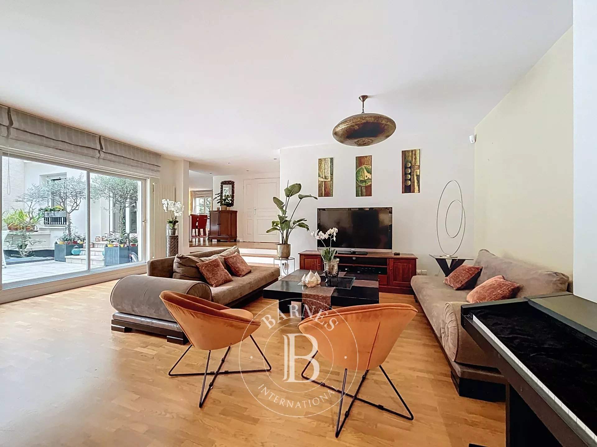 Paris  - Apartment 3 Bedrooms - picture 1