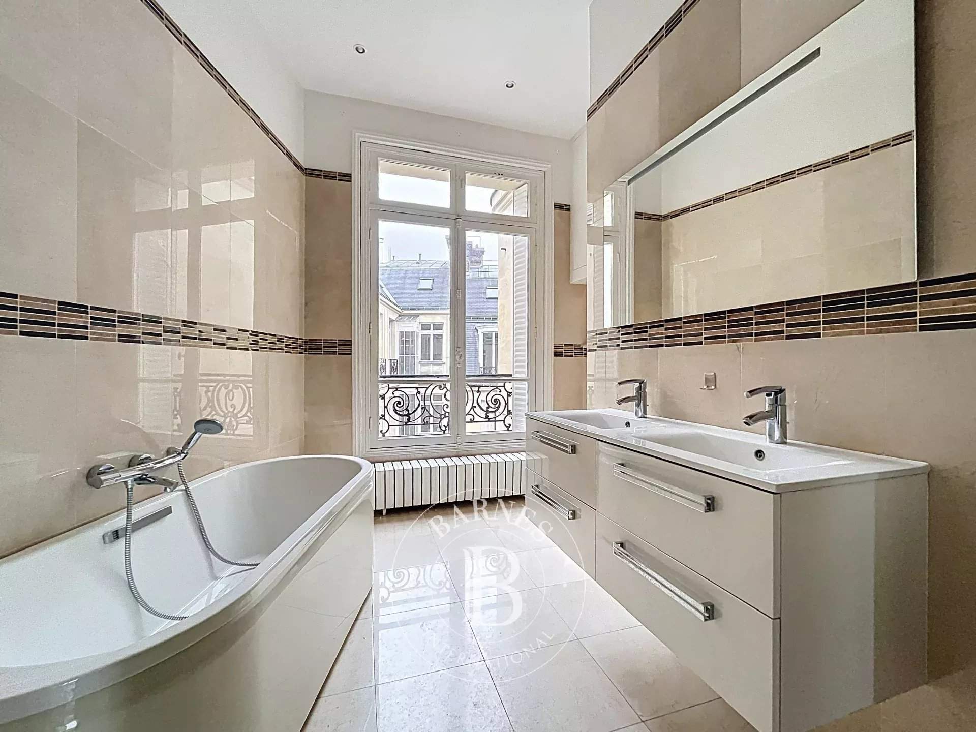 Paris  - Appartement 8 Pi&egrave;ces 5 Chambres - picture 4