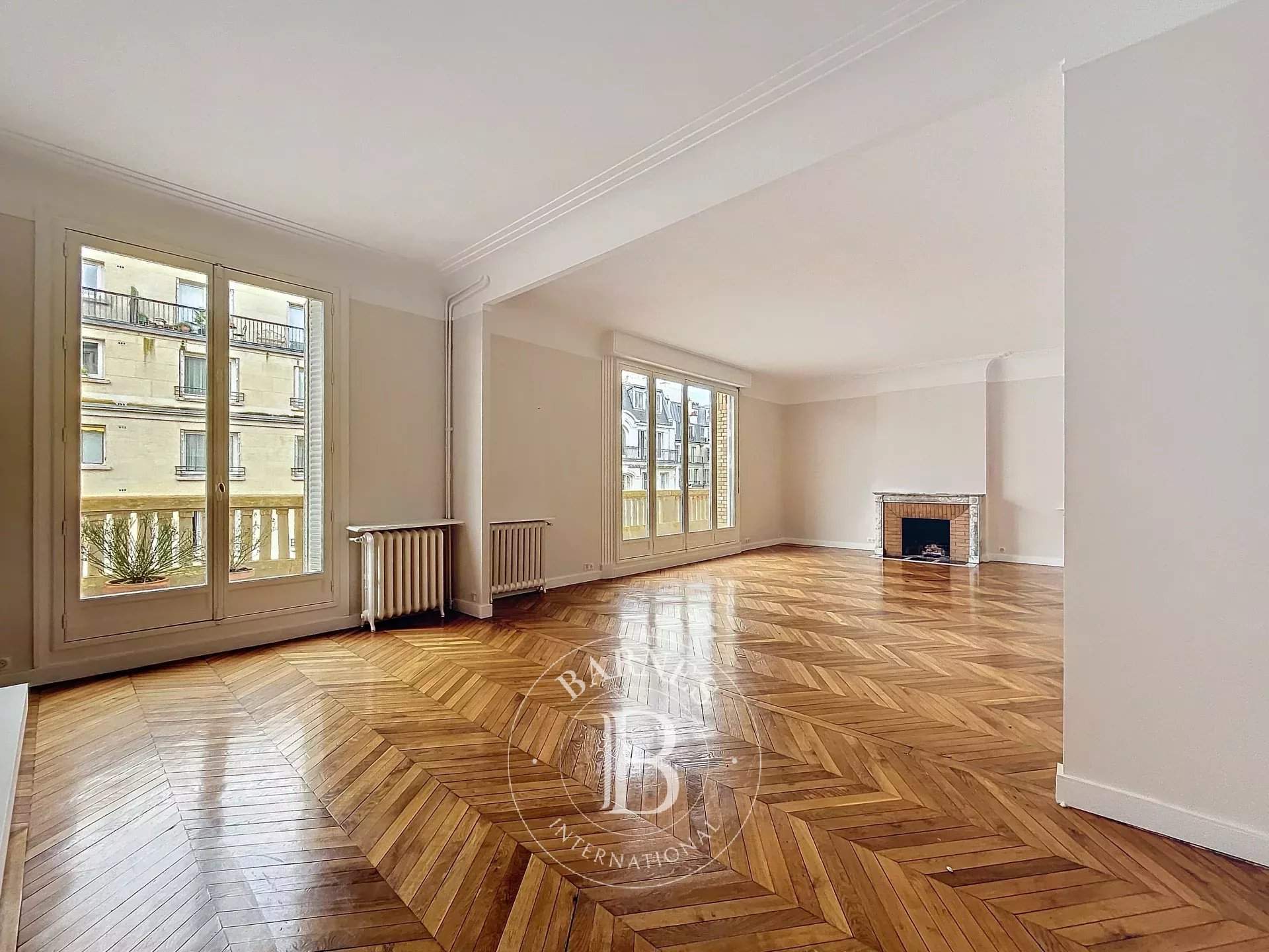Paris  - Appartement 8 Pièces 5 Chambres - picture 1
