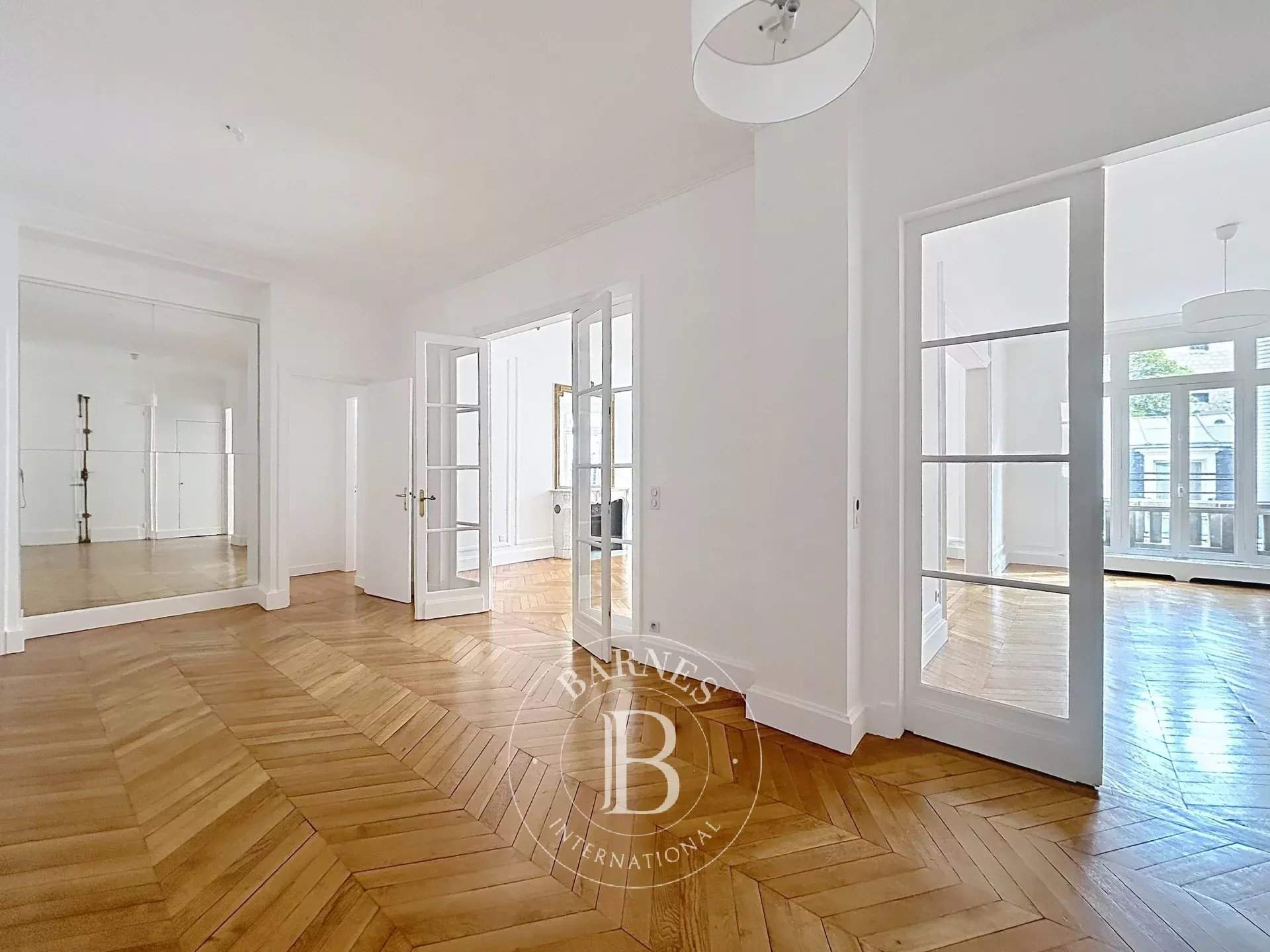 Paris  - Appartement 7 Pi&egrave;ces 4 Chambres - picture 7