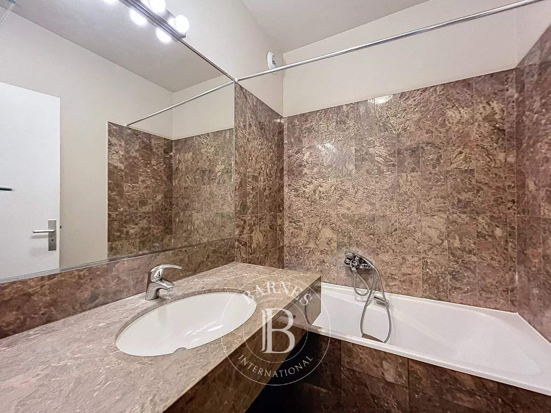 Paris  - Appartement 3 Pi&egrave;ces 2 Chambres - picture 8