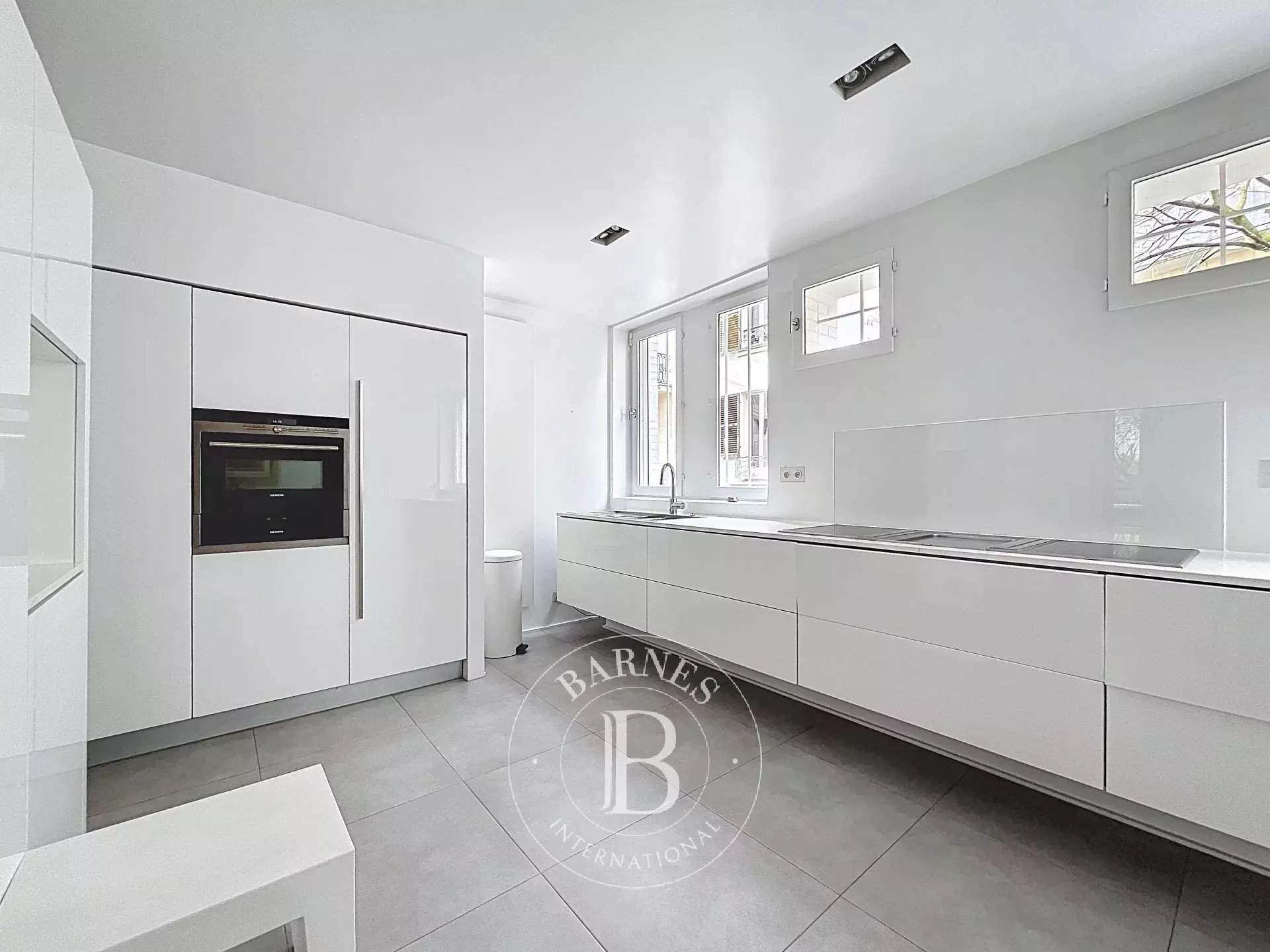 Paris  - Appartement 7 Pi&egrave;ces 3 Chambres - picture 6