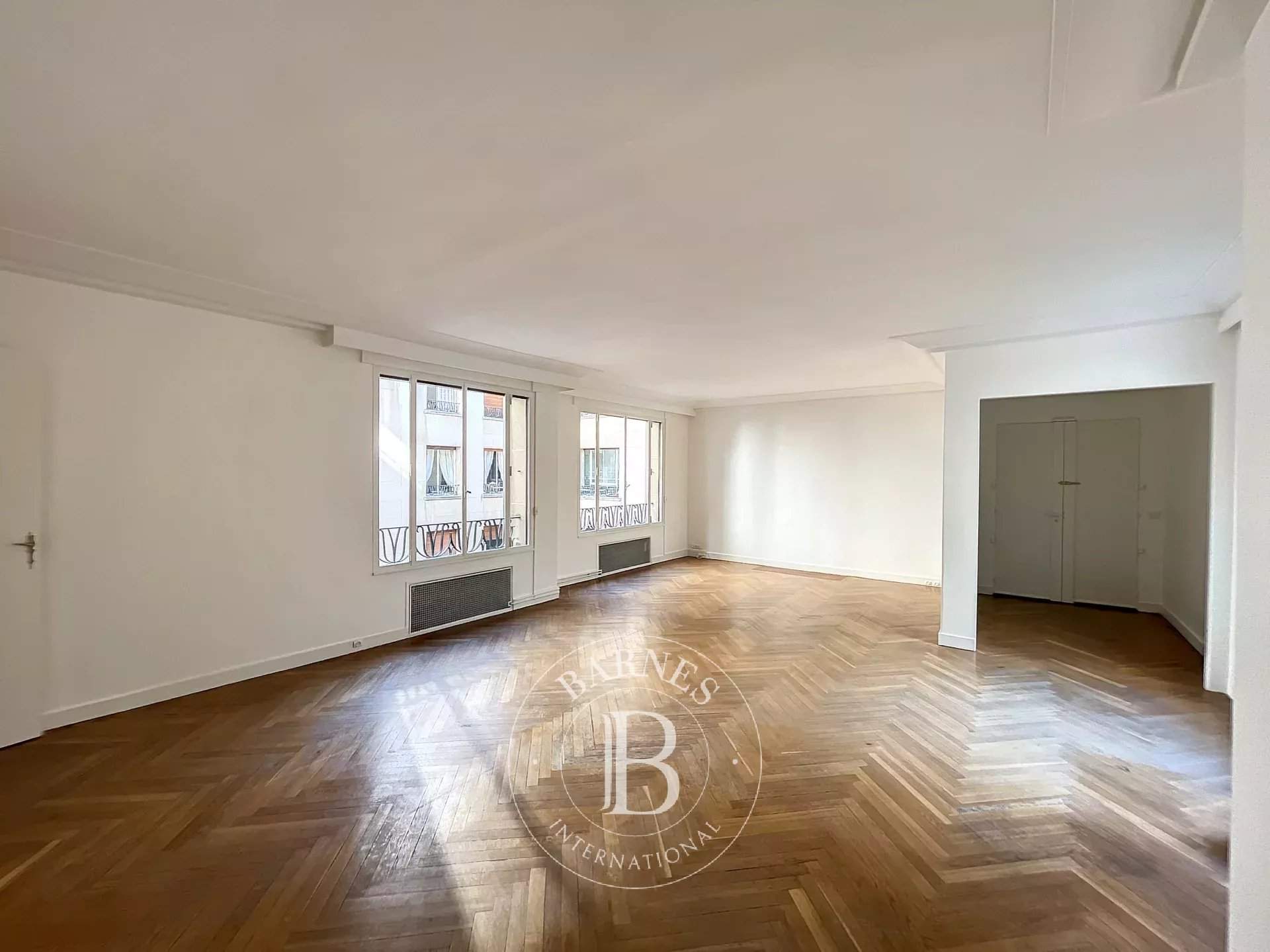 Paris  - Appartement 5 Pi&egrave;ces 3 Chambres - picture 1