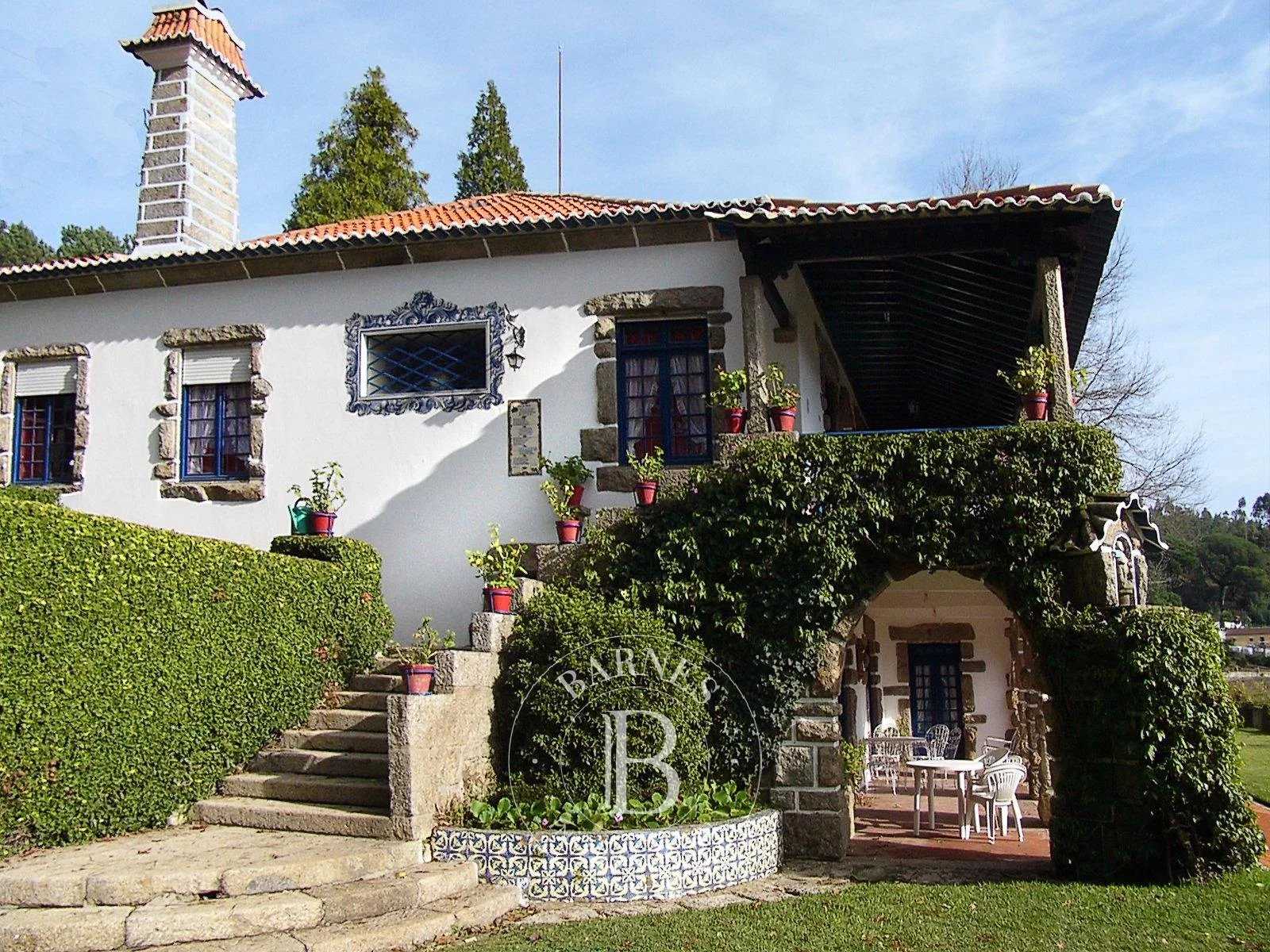 Barcelos  - House 6 Bedrooms