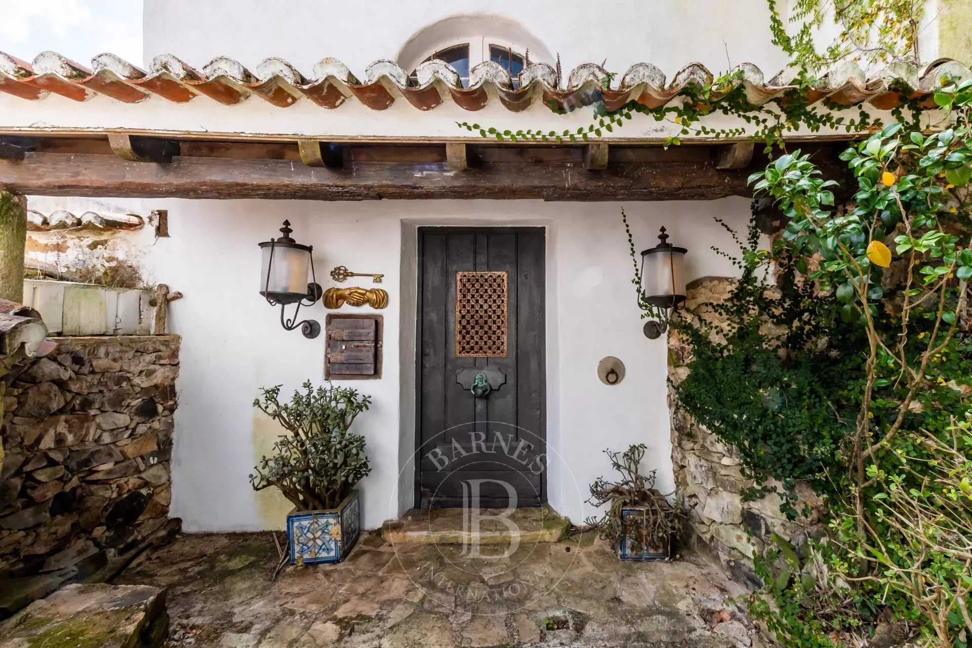 Colares  - Maison 15 Pièces 13 Chambres