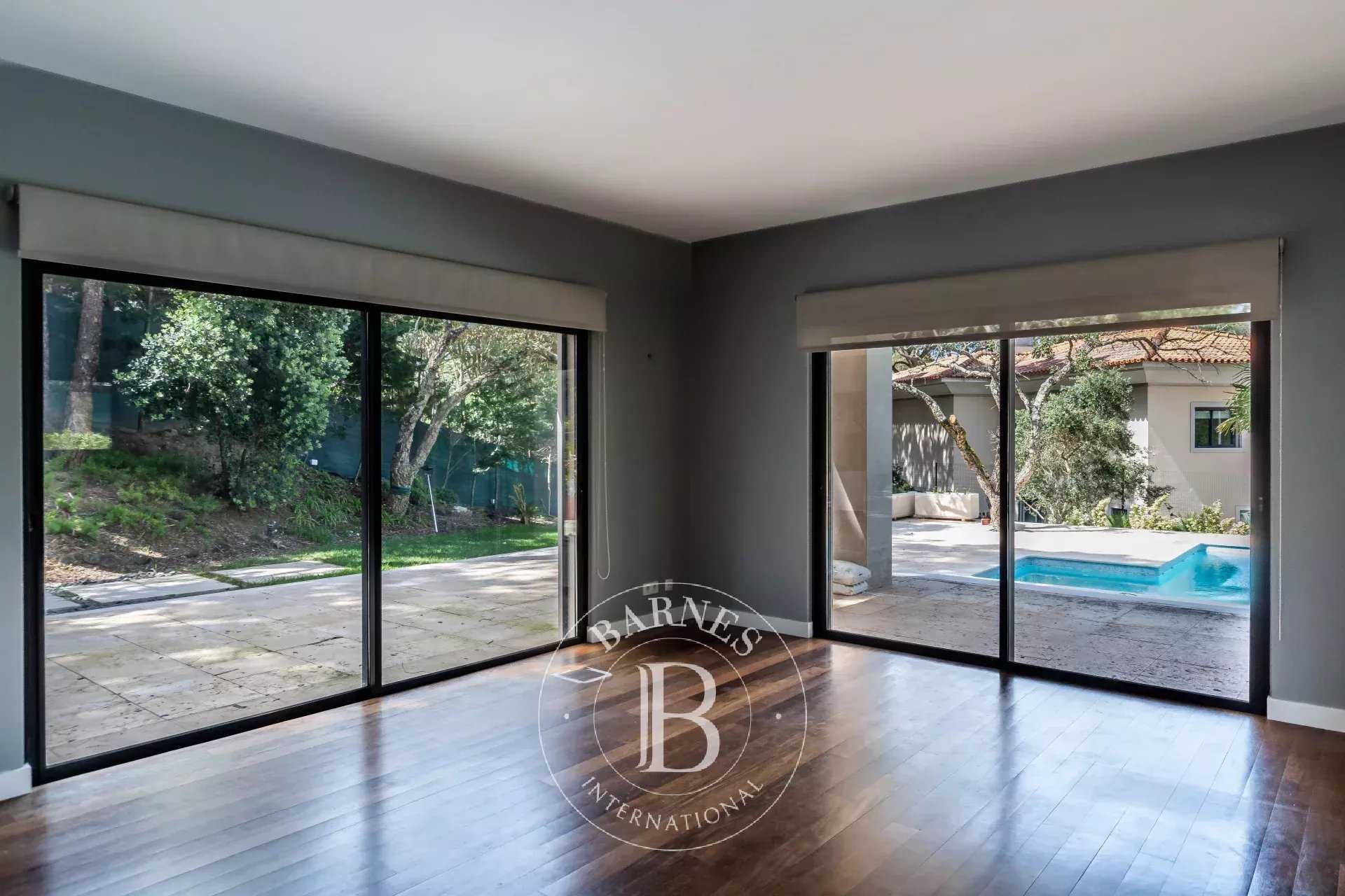   - Maison 