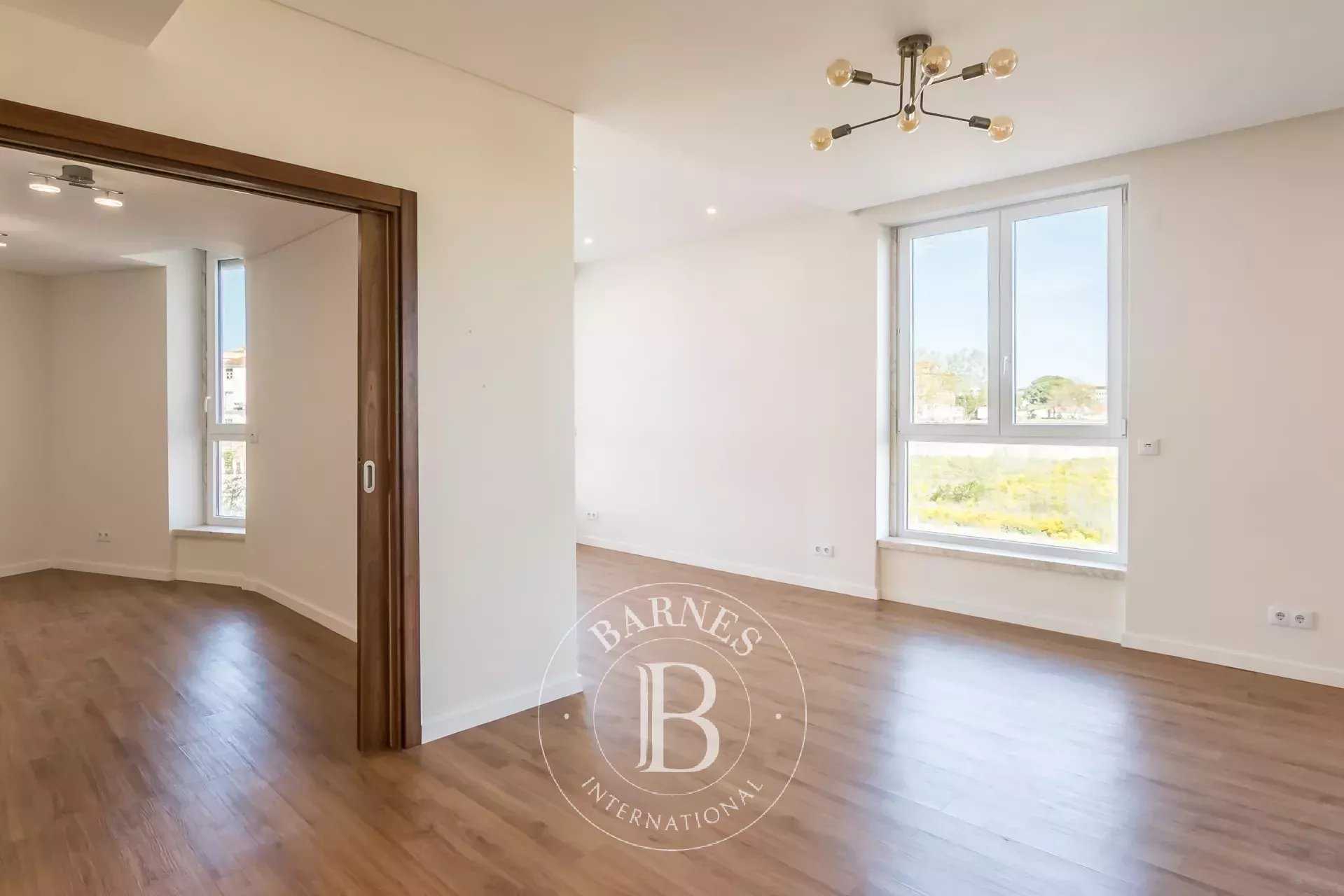 Campolide  - Appartement 4 Pièces 3 Chambres