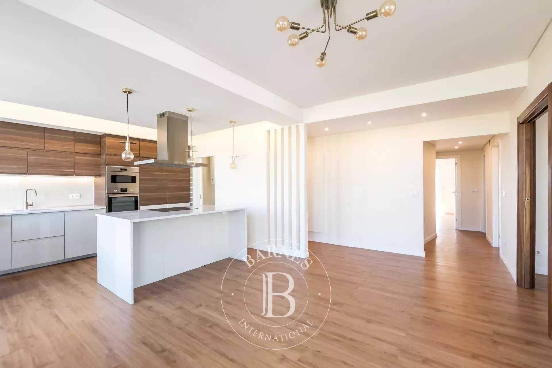 Campolide  - Appartement 4 Pièces 3 Chambres