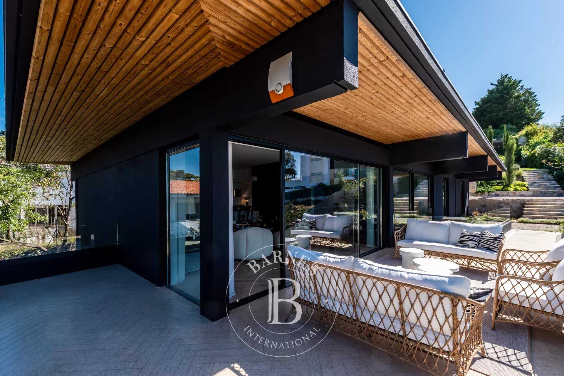   - Maison 5 Pièces 4 Chambres