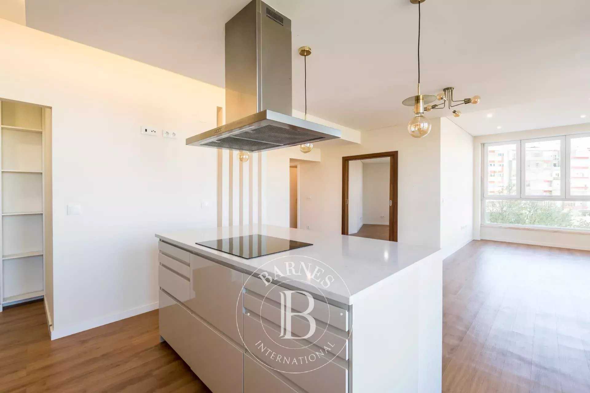 Campolide  - Appartement 4 Pièces 3 Chambres