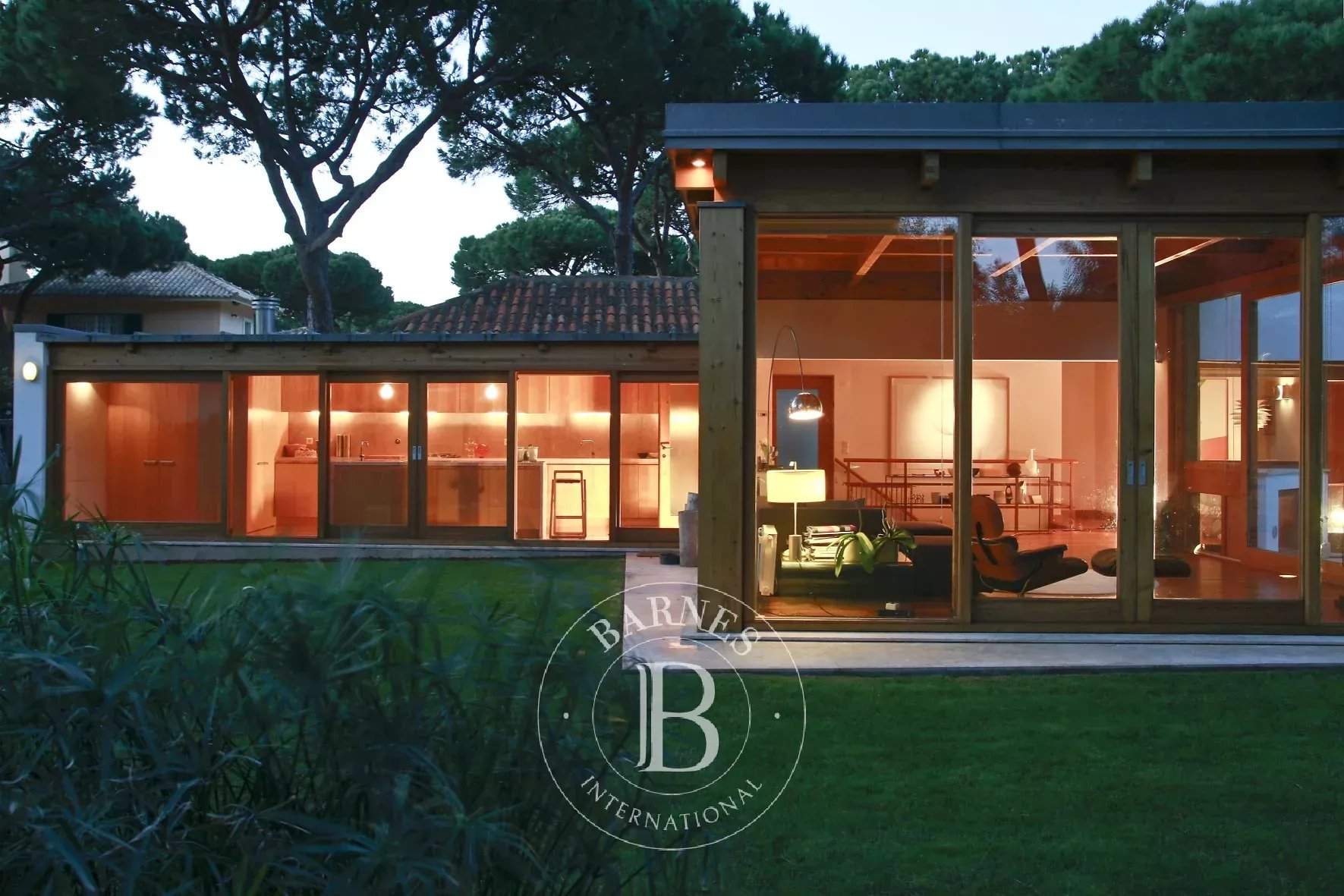   - House 5 Bedrooms - picture 12