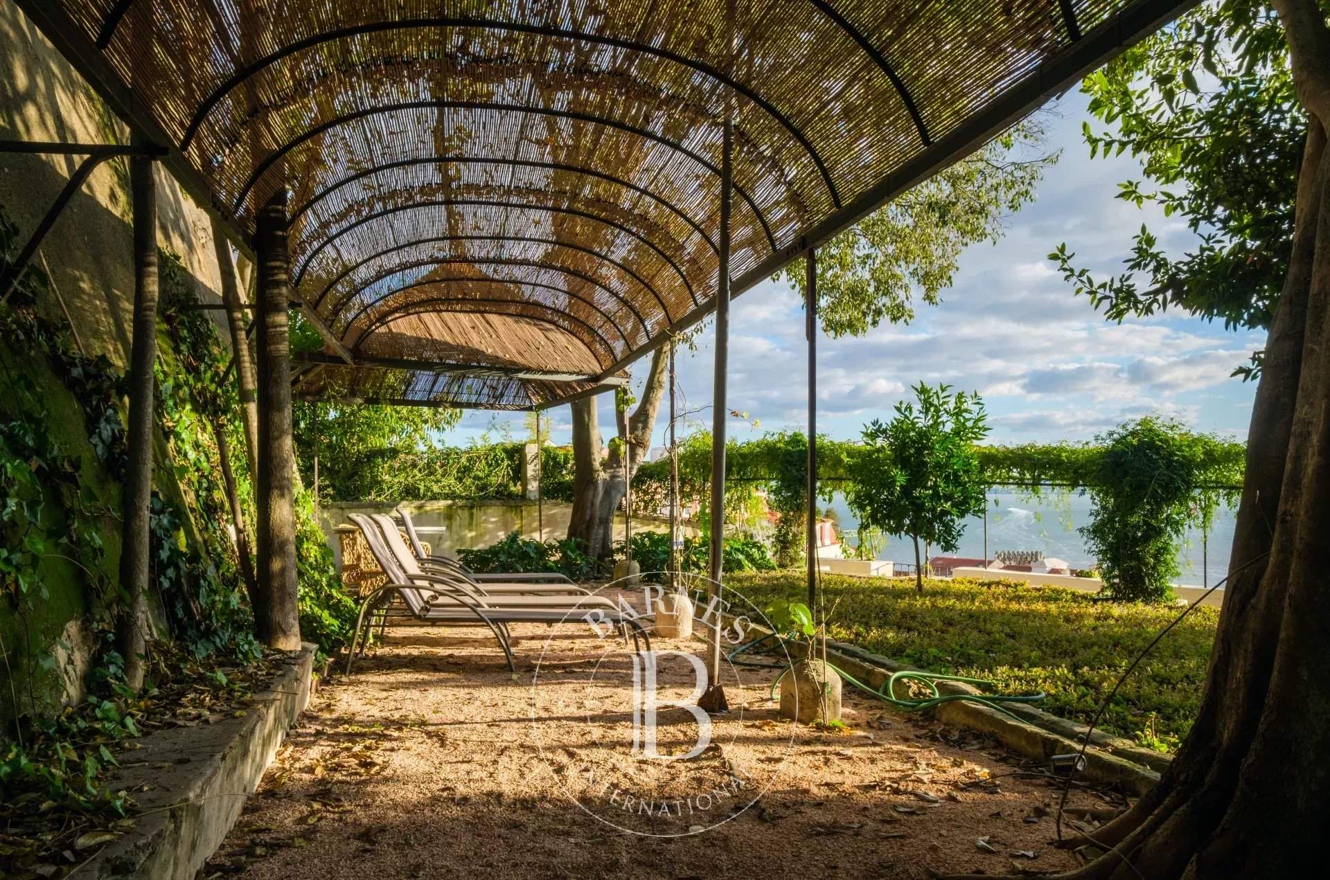 Santa Maria Maior  - Building 7 Bedrooms - picture 2