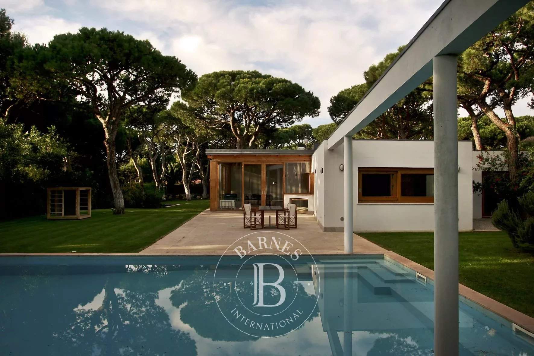   - House 5 Bedrooms - picture 9