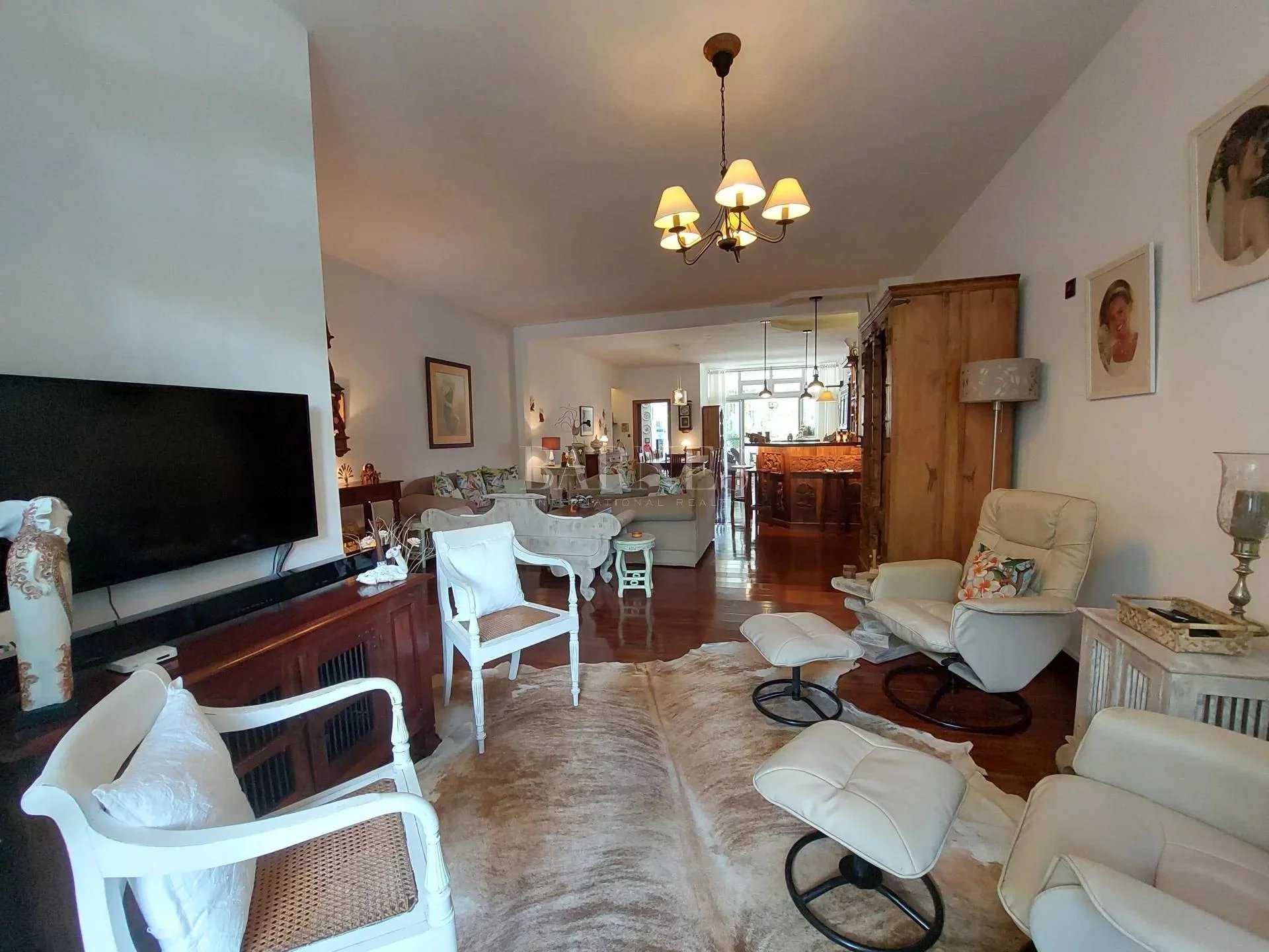 Curepipe  - Apartment 6 Bedrooms