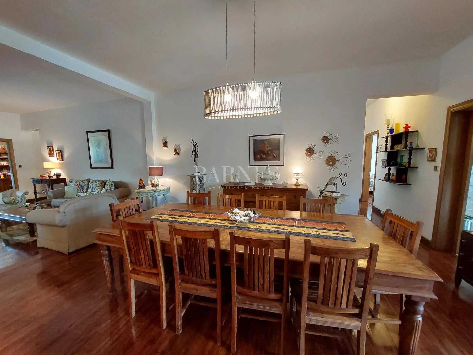 Curepipe  - Apartment 6 Bedrooms