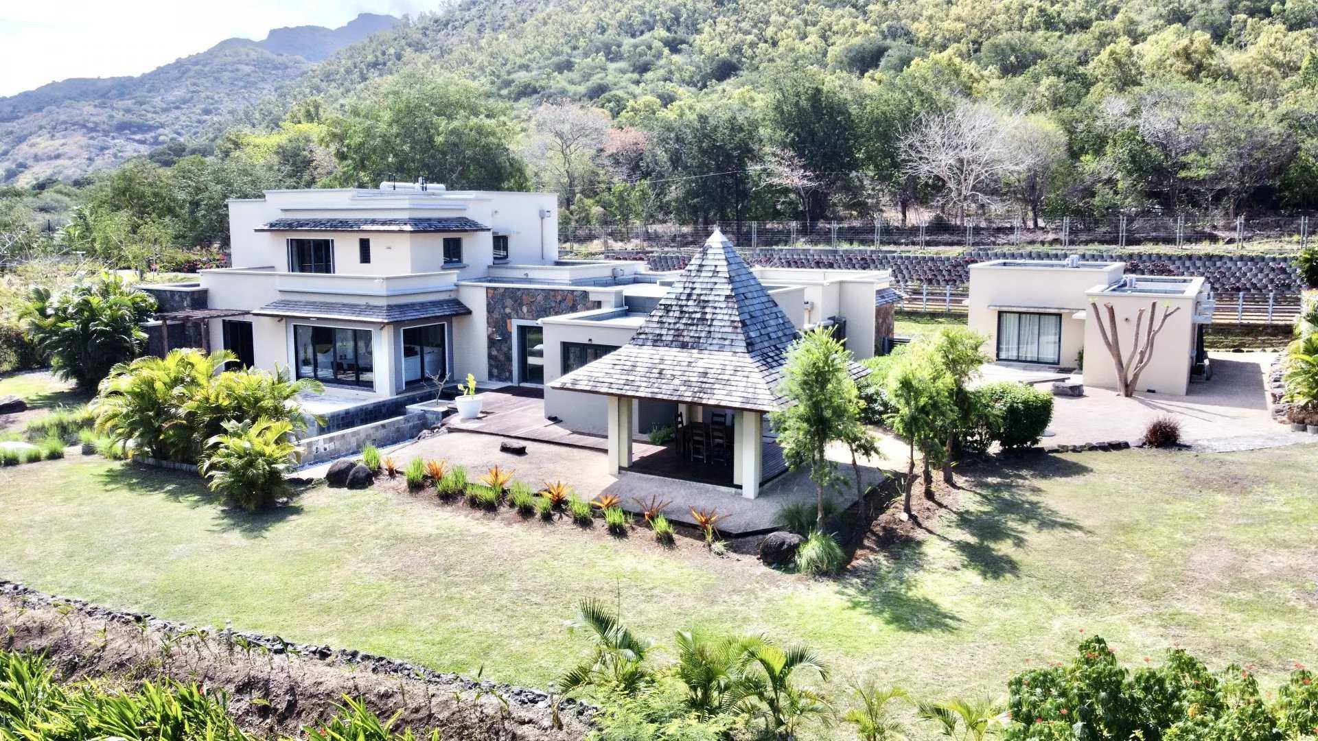 Rivière Noire  - Villa 5 Bedrooms