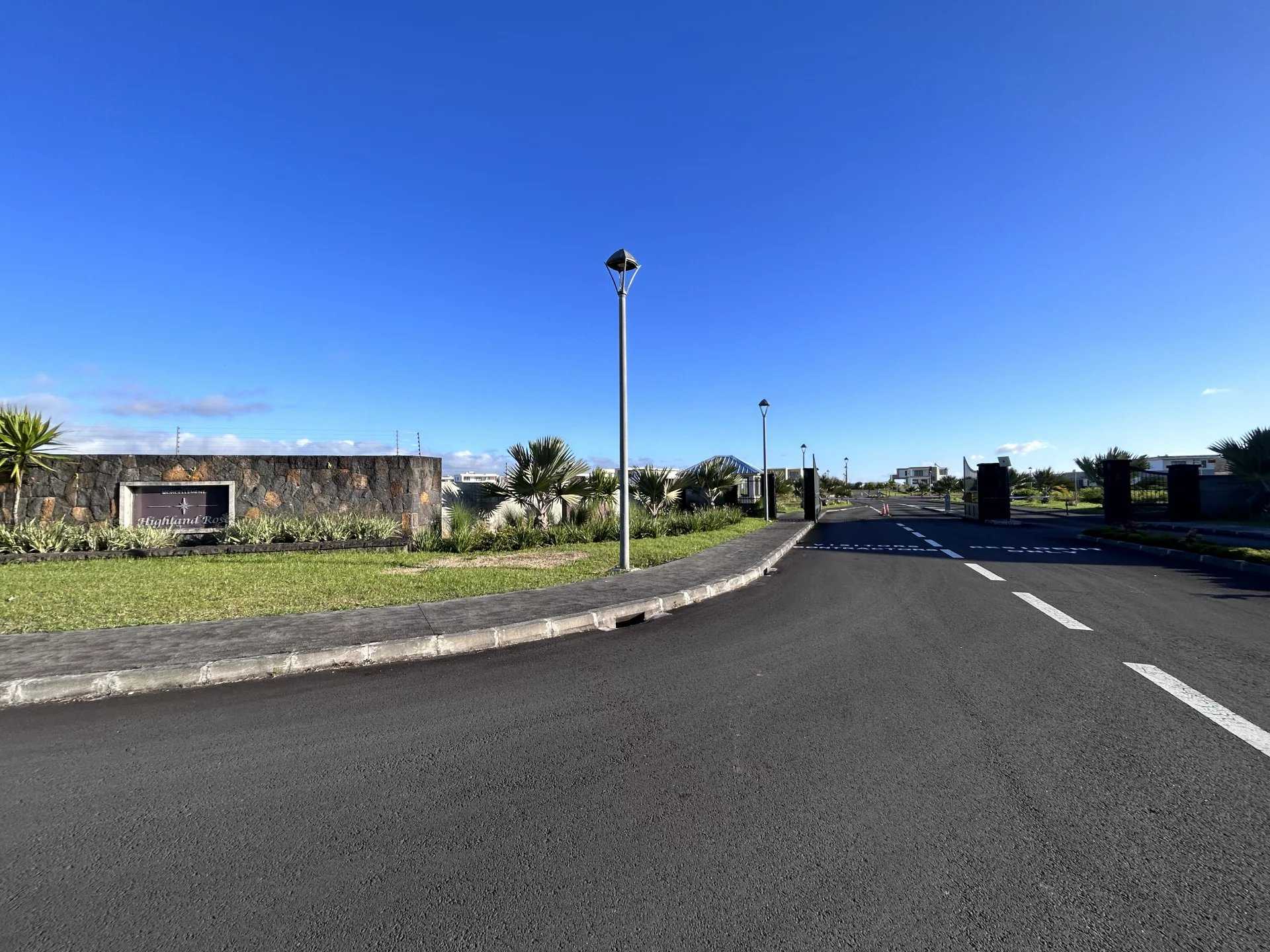 Plot of land Vacoas-Phoenix  -  ref 83066479 (picture 1)