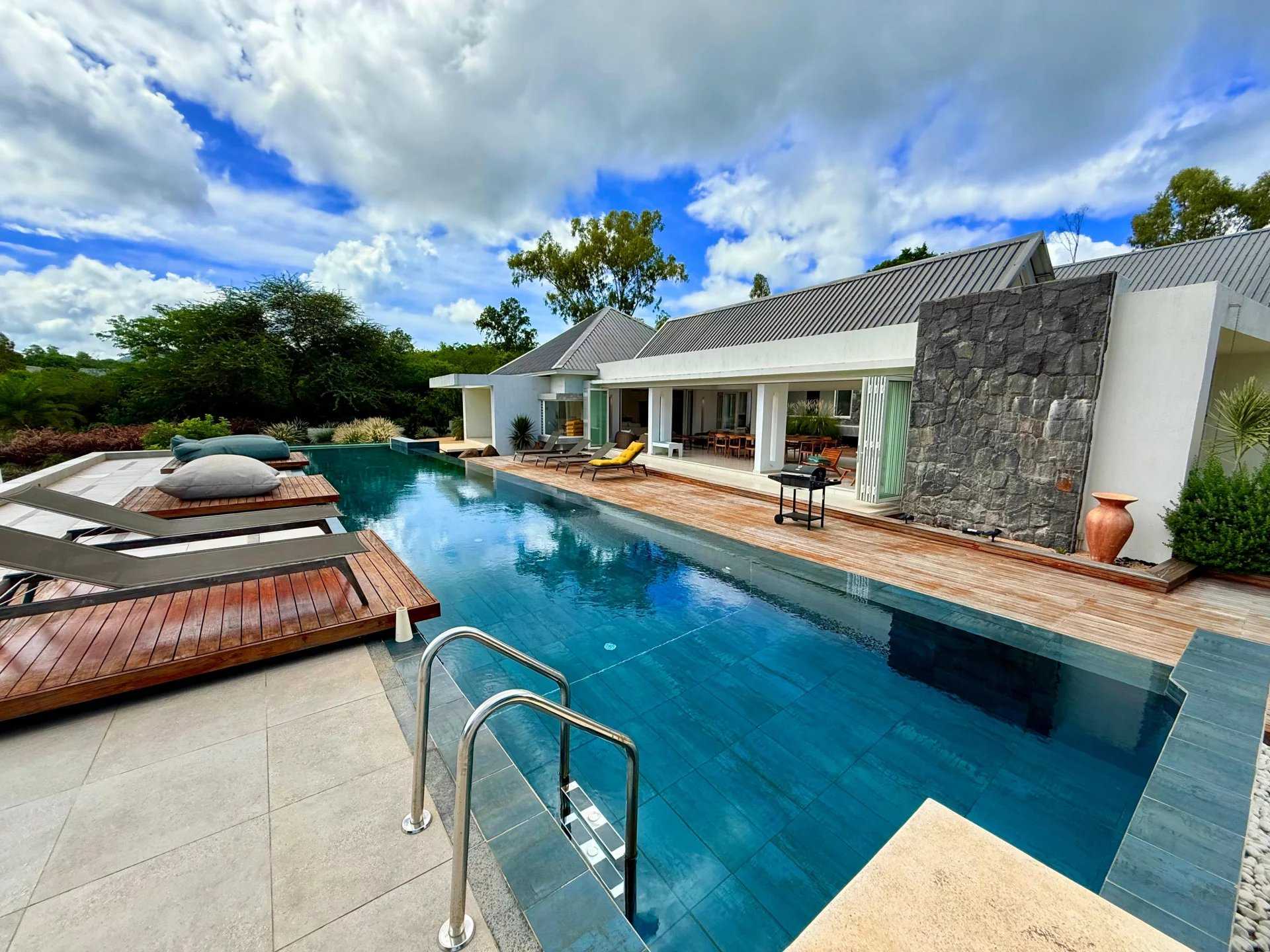 Villa Petite Rivière Noire  -  ref 85796171 (picture 1)