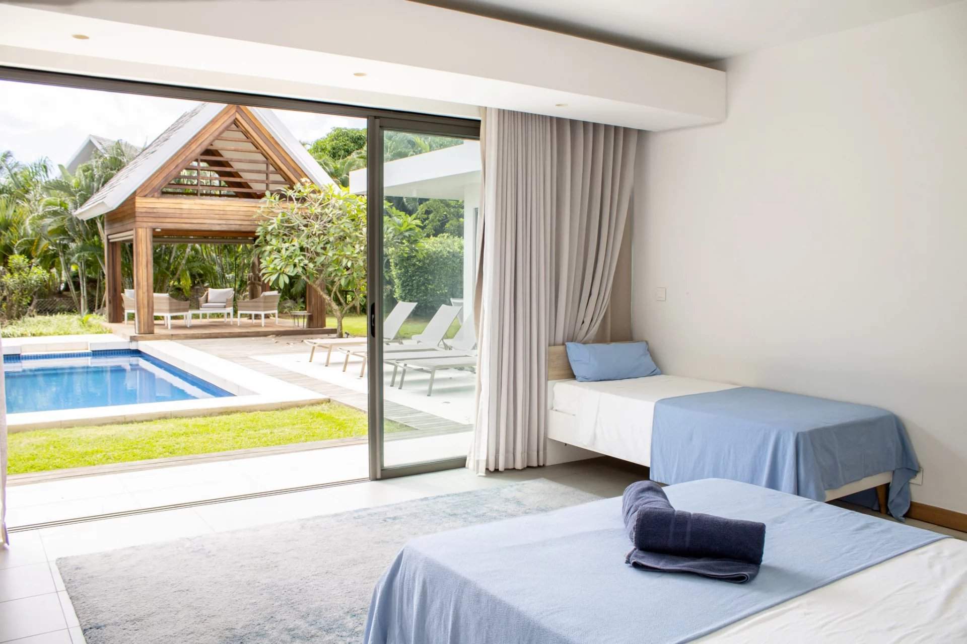 Grand Baie  - Villa 5 Pi&egrave;ces 4 Chambres - picture 10