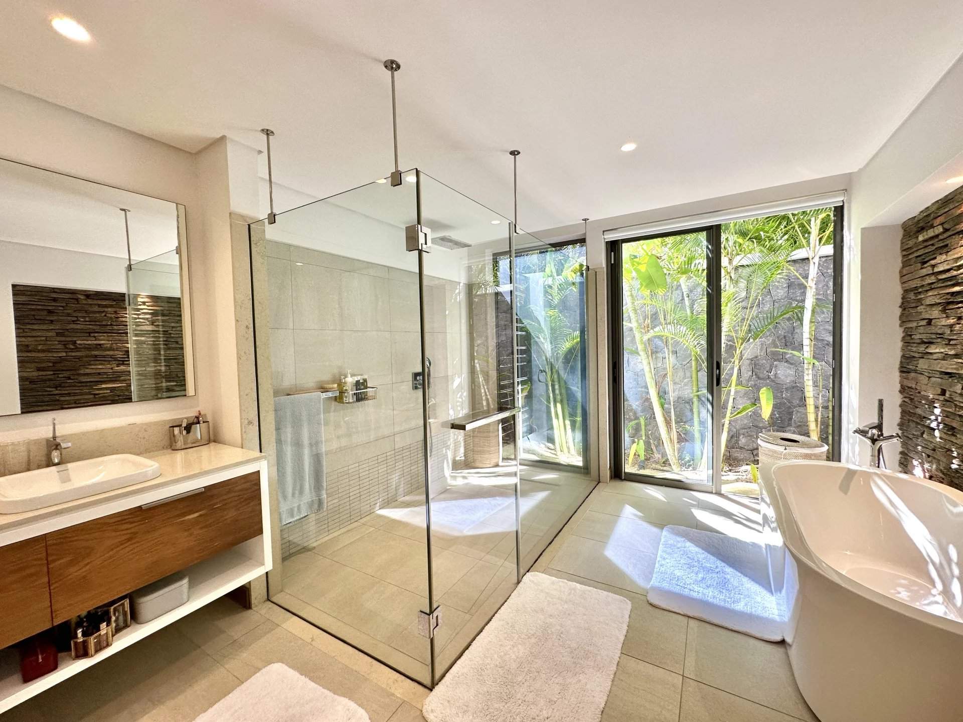 Grand Baie  - Villa 7 Pi&egrave;ces 5 Chambres - picture 10