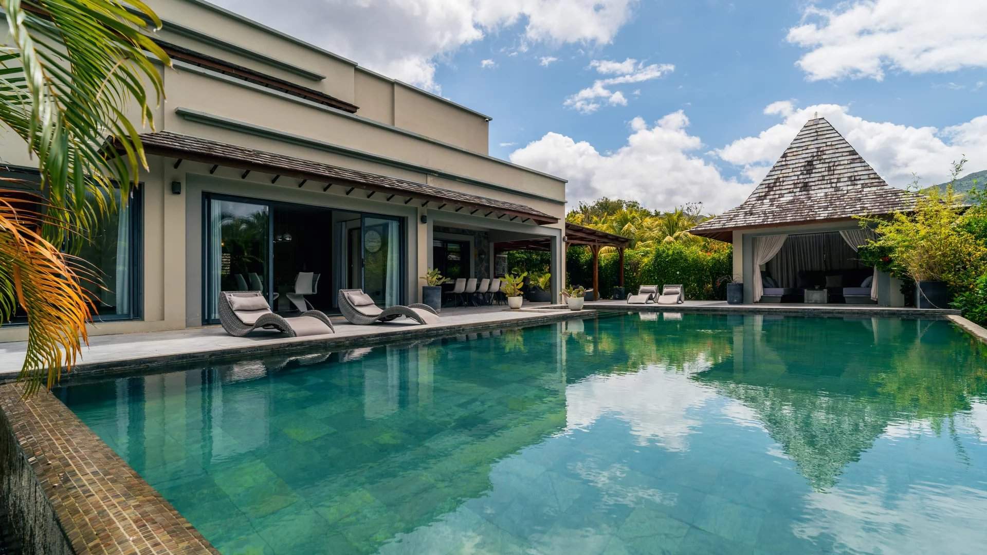 Rivière Noire  - Villa 13 Pi&egrave;ces 4 Chambres - picture 1