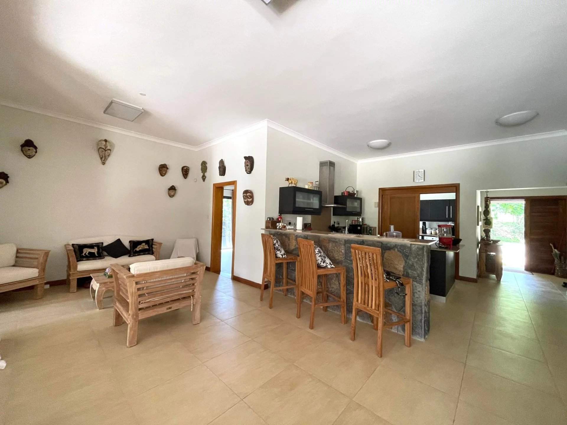 Rivière Noire  - Villa 9 Pi&egrave;ces 4 Chambres - picture 5