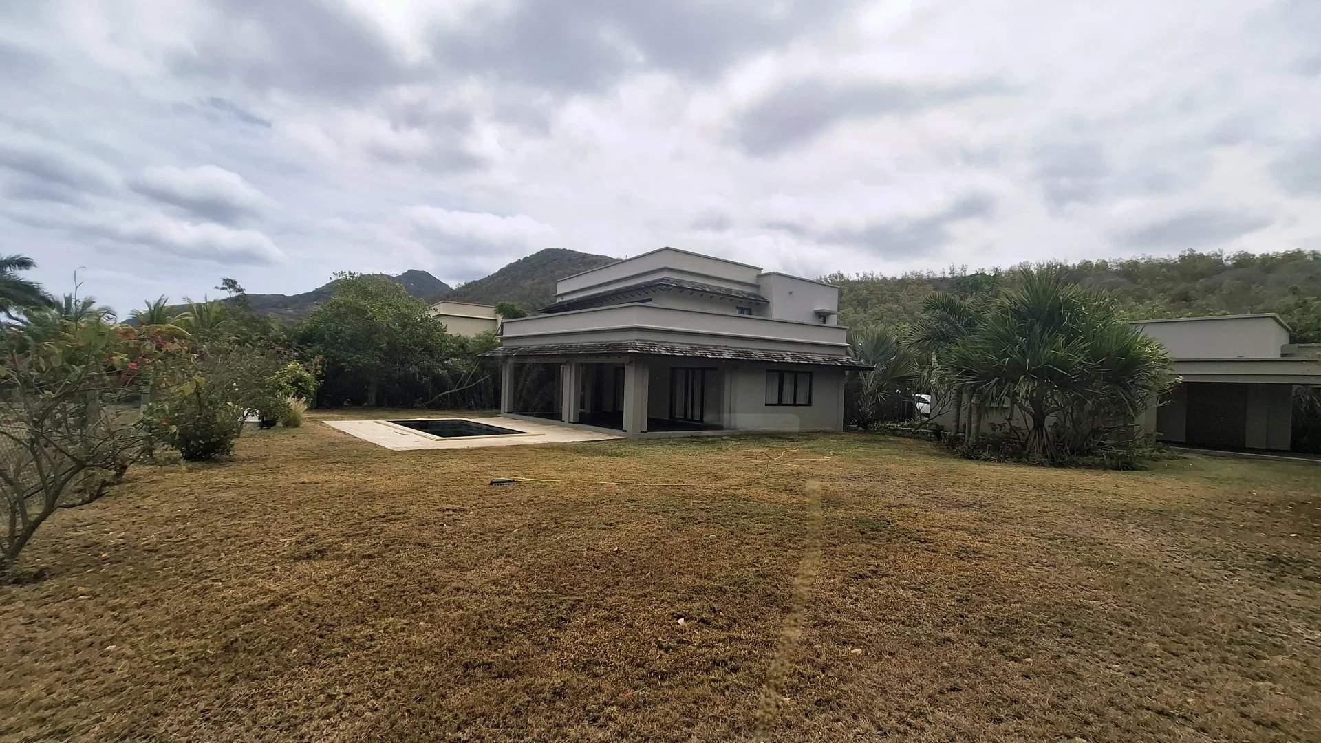 Rivière Noire  - Villa 7 Pi&egrave;ces 6 Chambres - picture 1