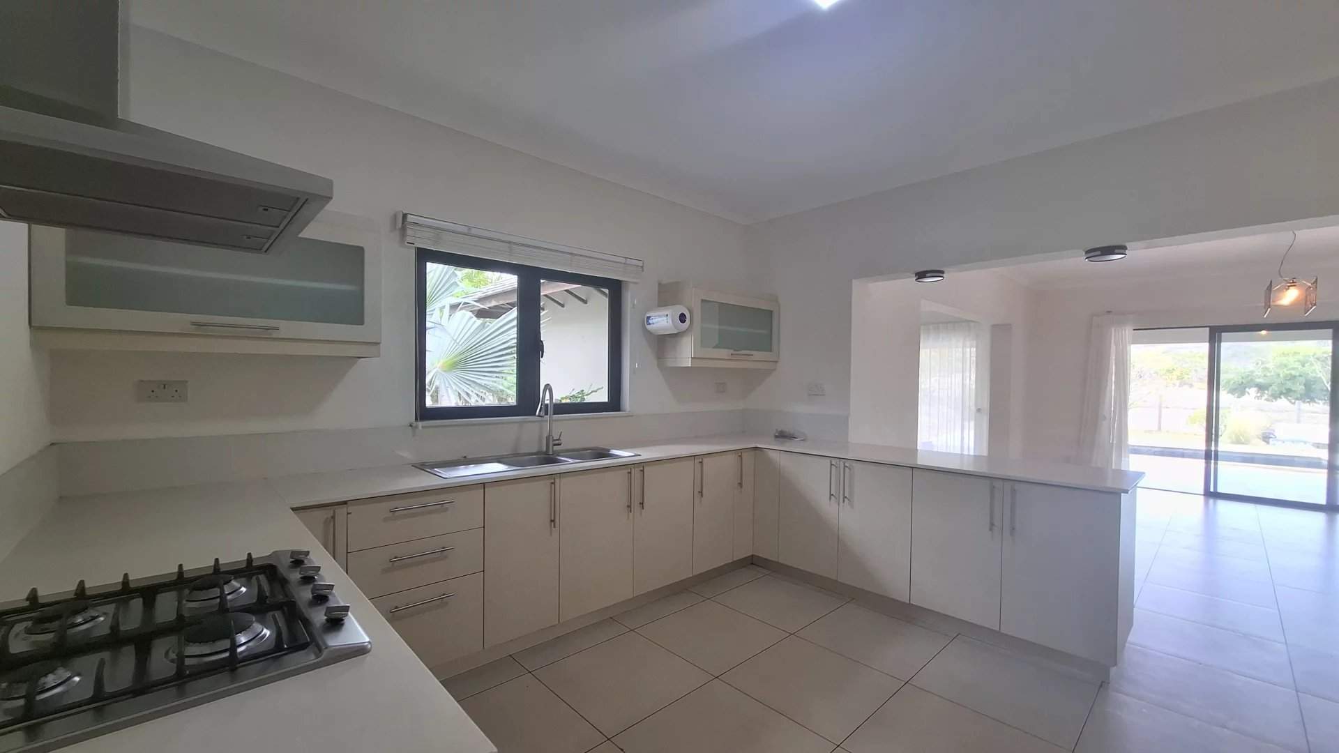 Rivière Noire  - Villa 7 Pi&egrave;ces 6 Chambres - picture 5