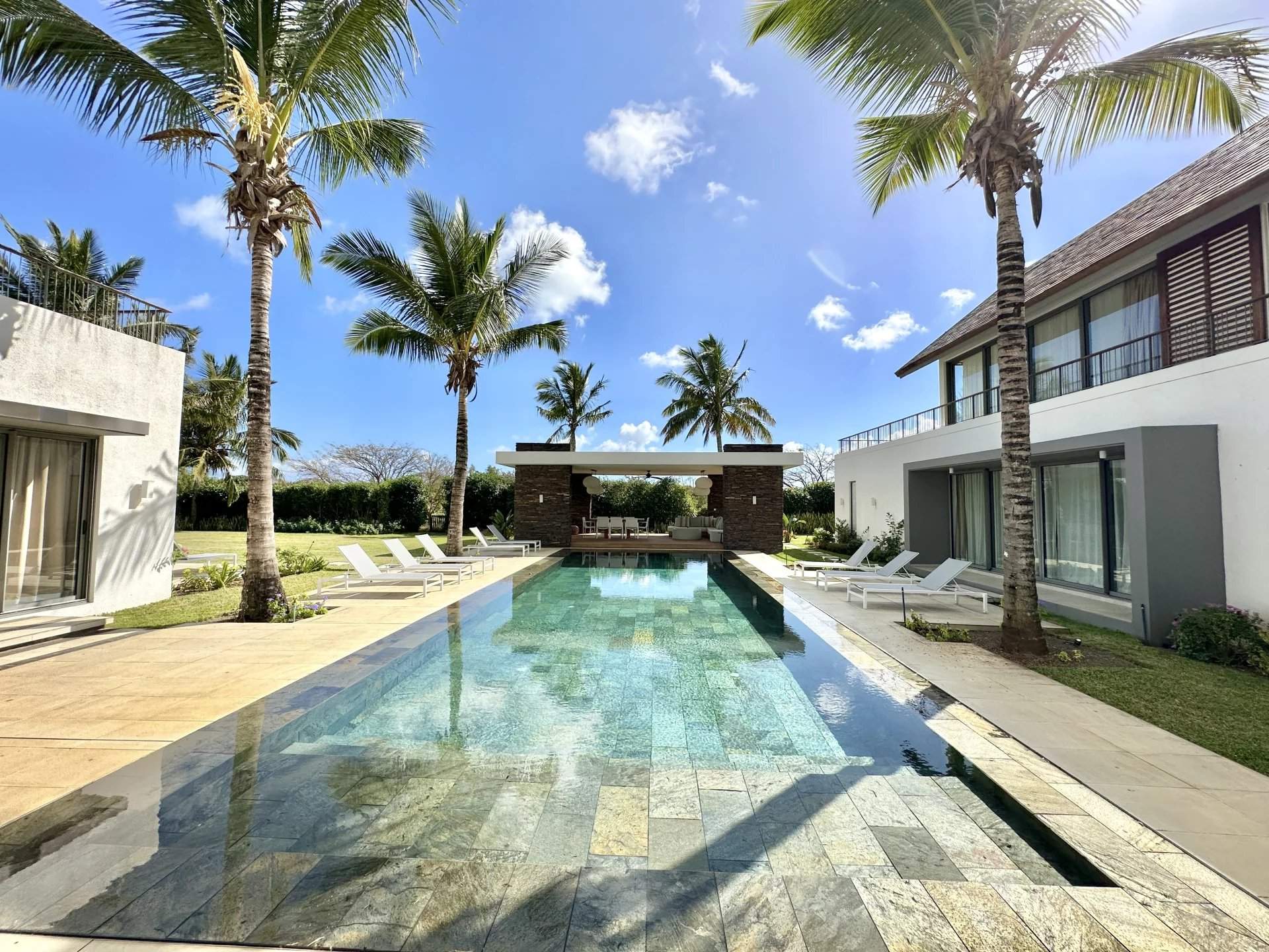 Grand Baie  - Villa 7 Pi&egrave;ces 5 Chambres - picture 1