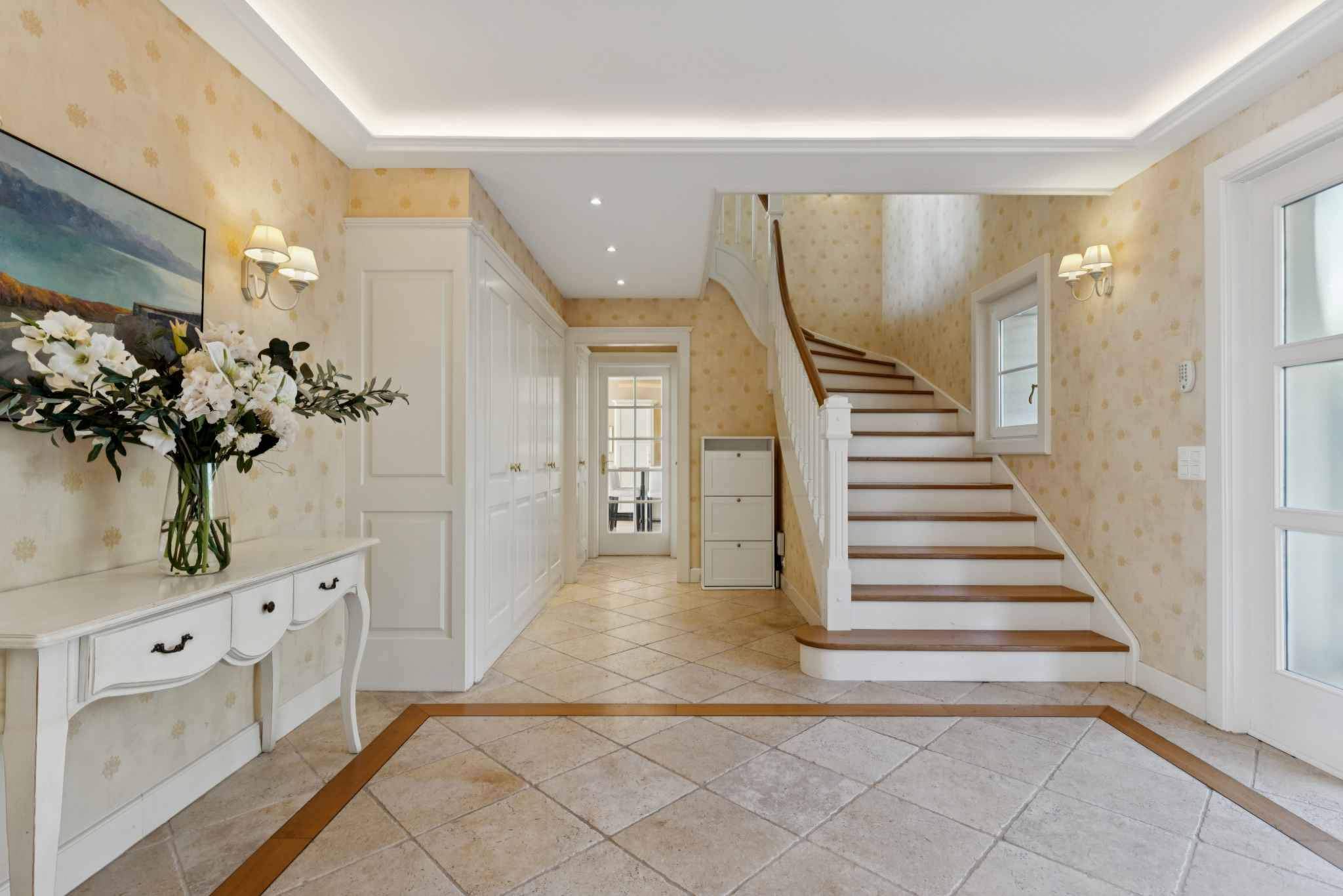 Lutry  - Maison 12.5 Pi&egrave;ces 9 Chambres - picture 2