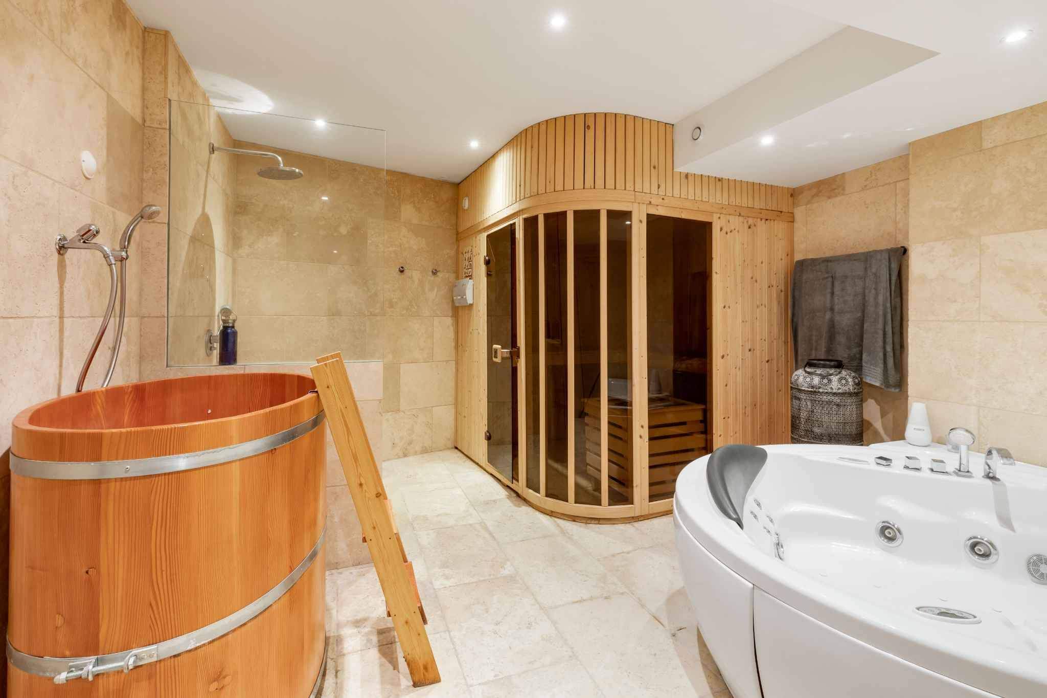 Montreux  - House 5 Bedrooms - picture 13