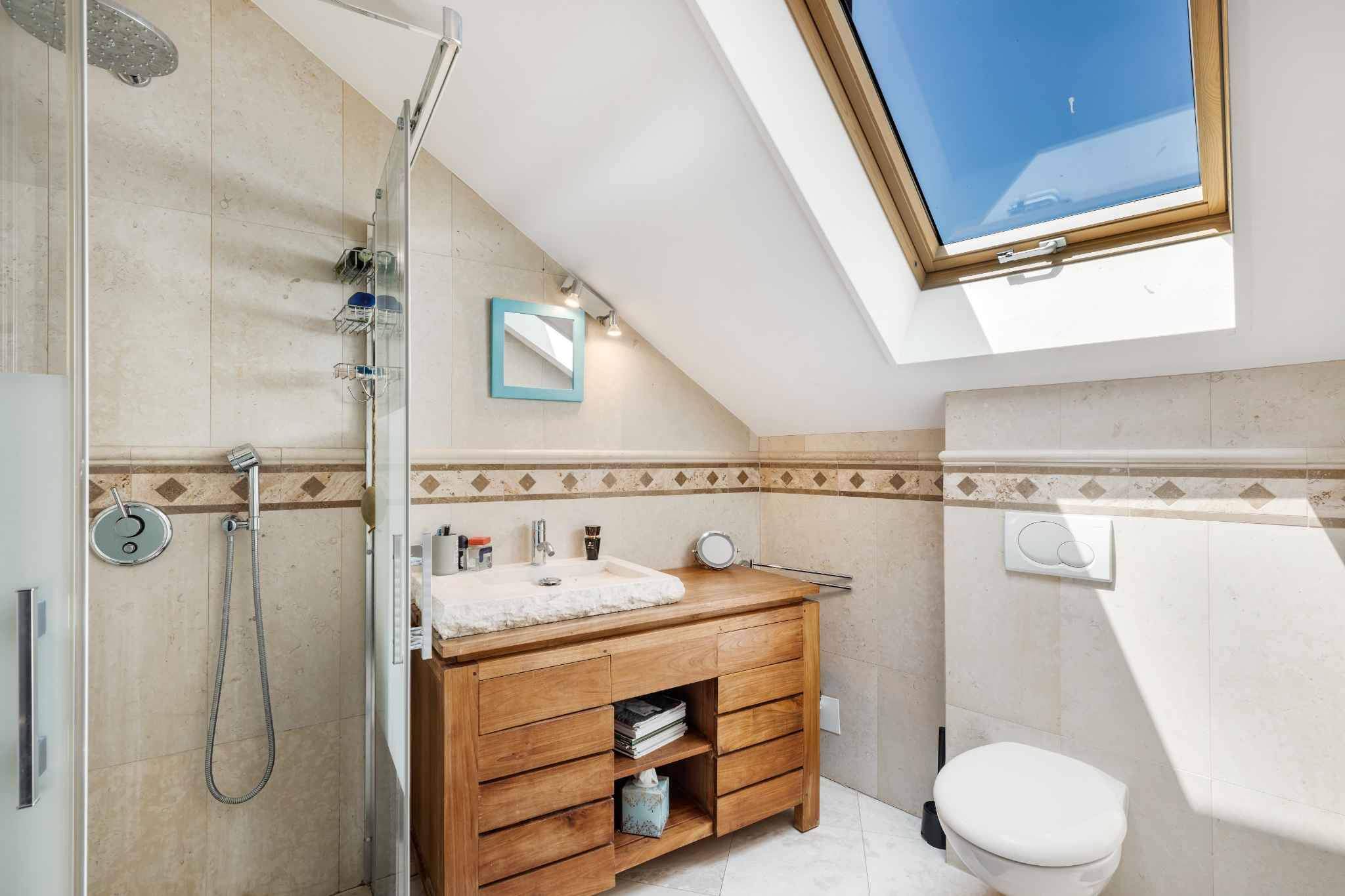 Montreux  - House 5 Bedrooms - picture 8