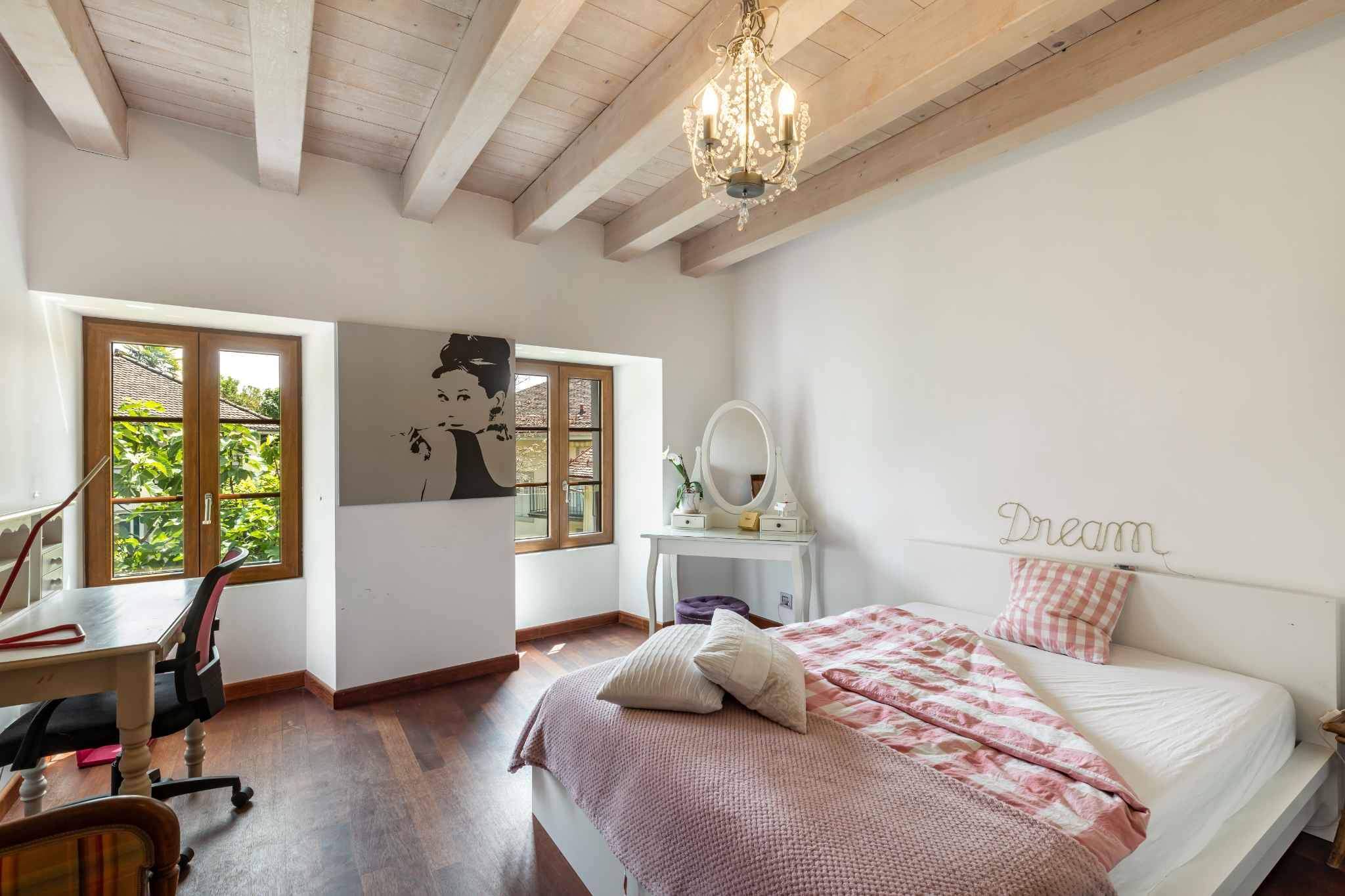 Montreux  - House 5 Bedrooms - picture 9