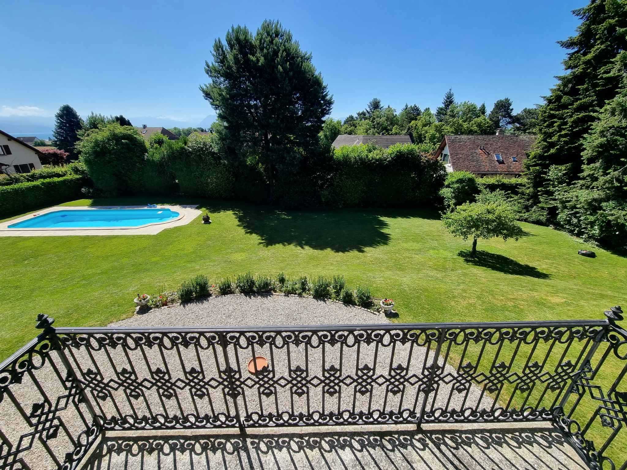 Tolochenaz  - House 8 Bedrooms