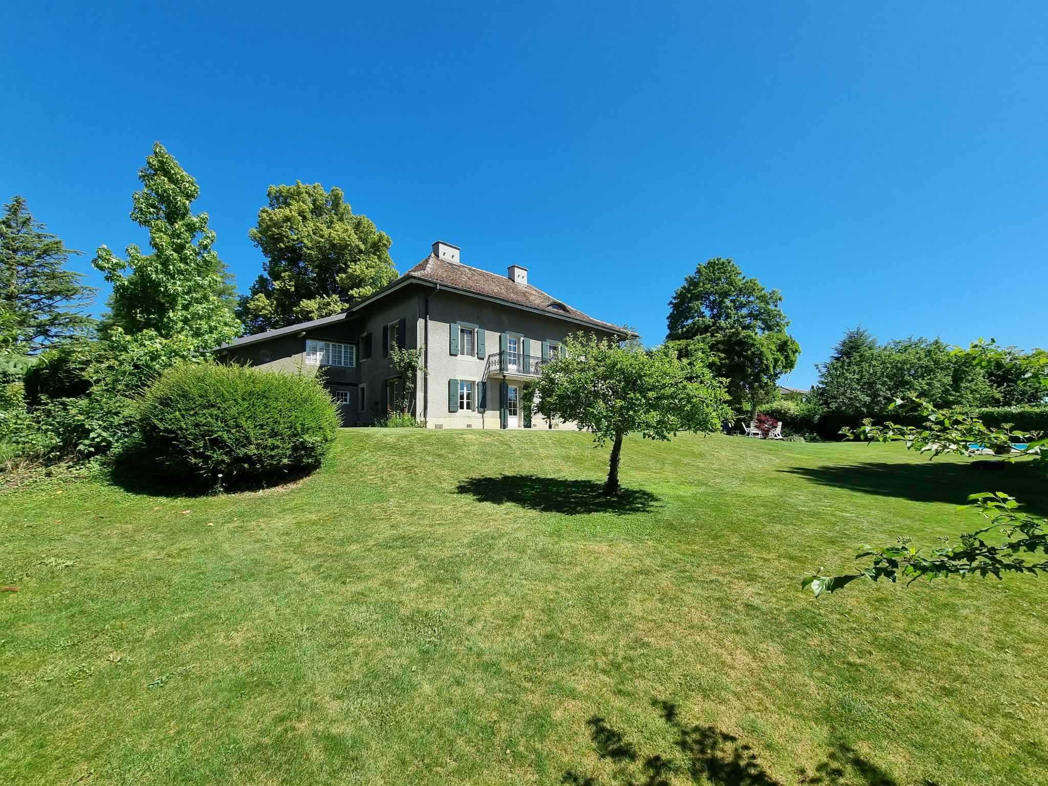 Tolochenaz  - House 8 Bedrooms