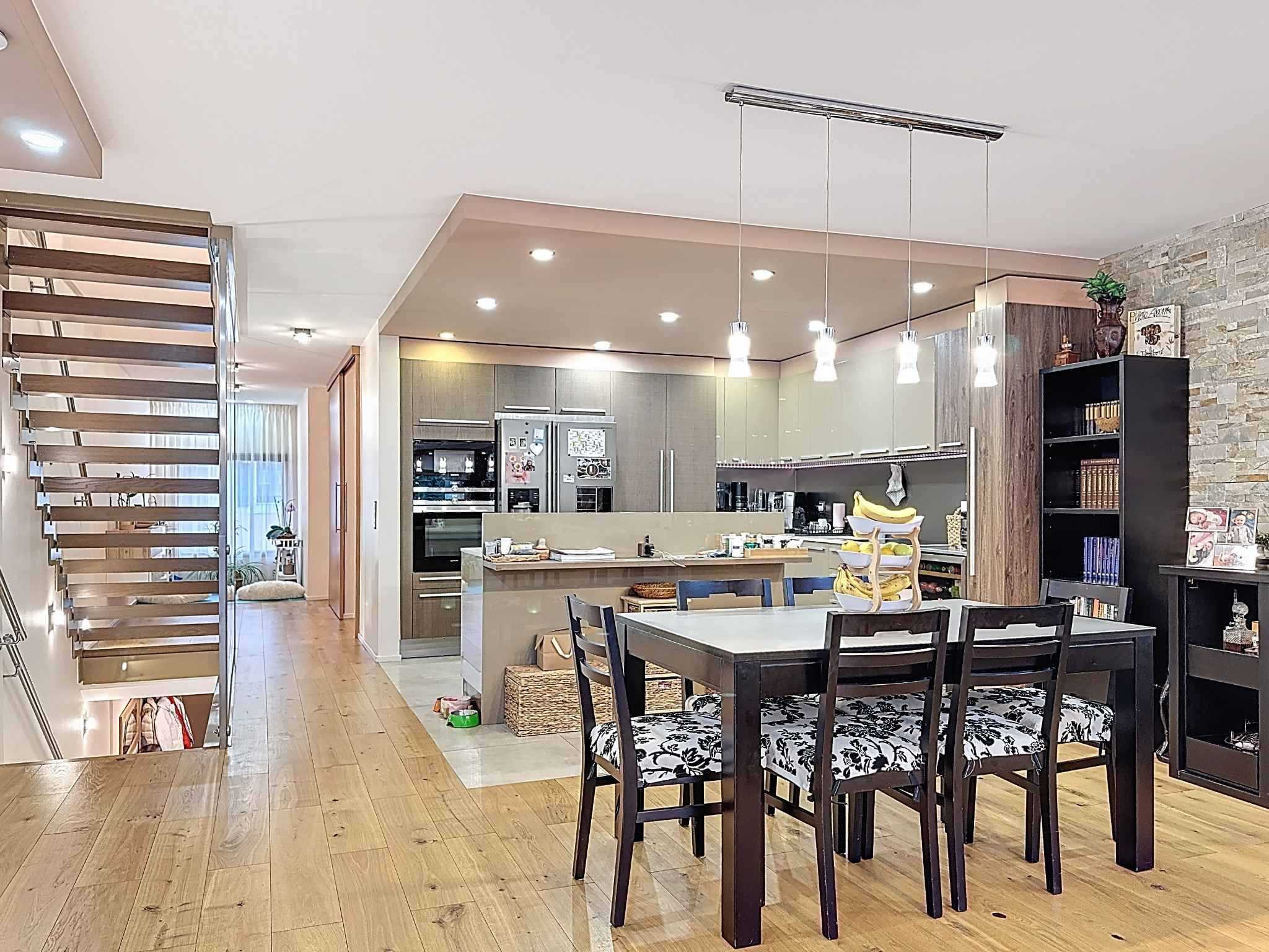 Clarmont  - Maison 8.0 Pi&egrave;ces 6 Chambres