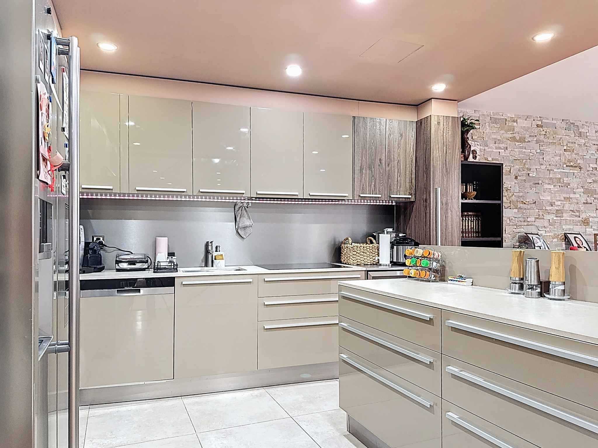 Clarmont  - Maison 8.0 Pi&egrave;ces 6 Chambres