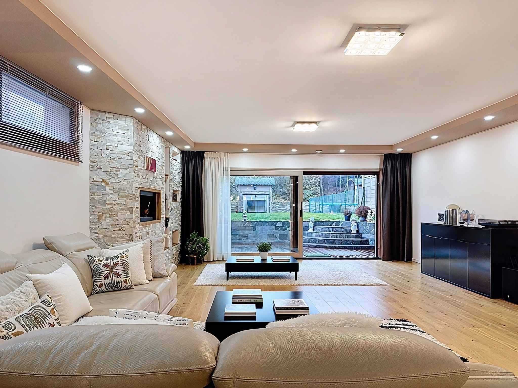 Clarmont  - Maison 8.0 Pi&egrave;ces 6 Chambres