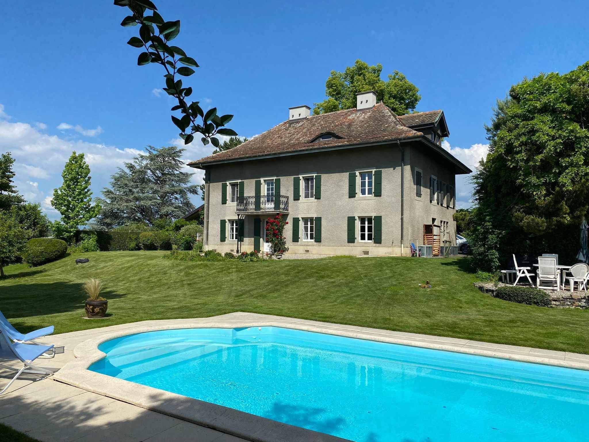 Tolochenaz  - House 8 Bedrooms - picture 1