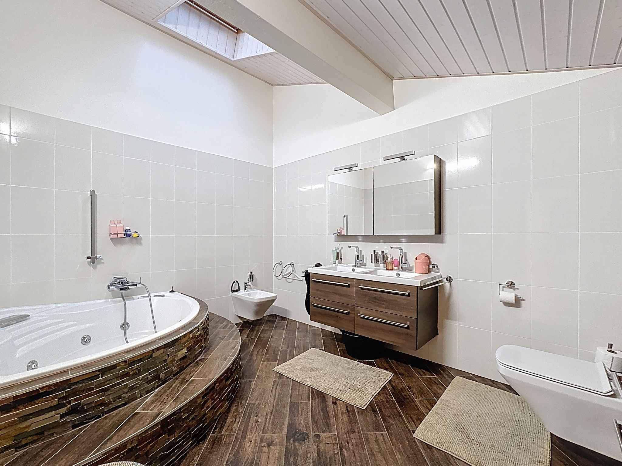 Clarmont  - Maison 8.0 Pi&egrave;ces 6 Chambres - picture 13