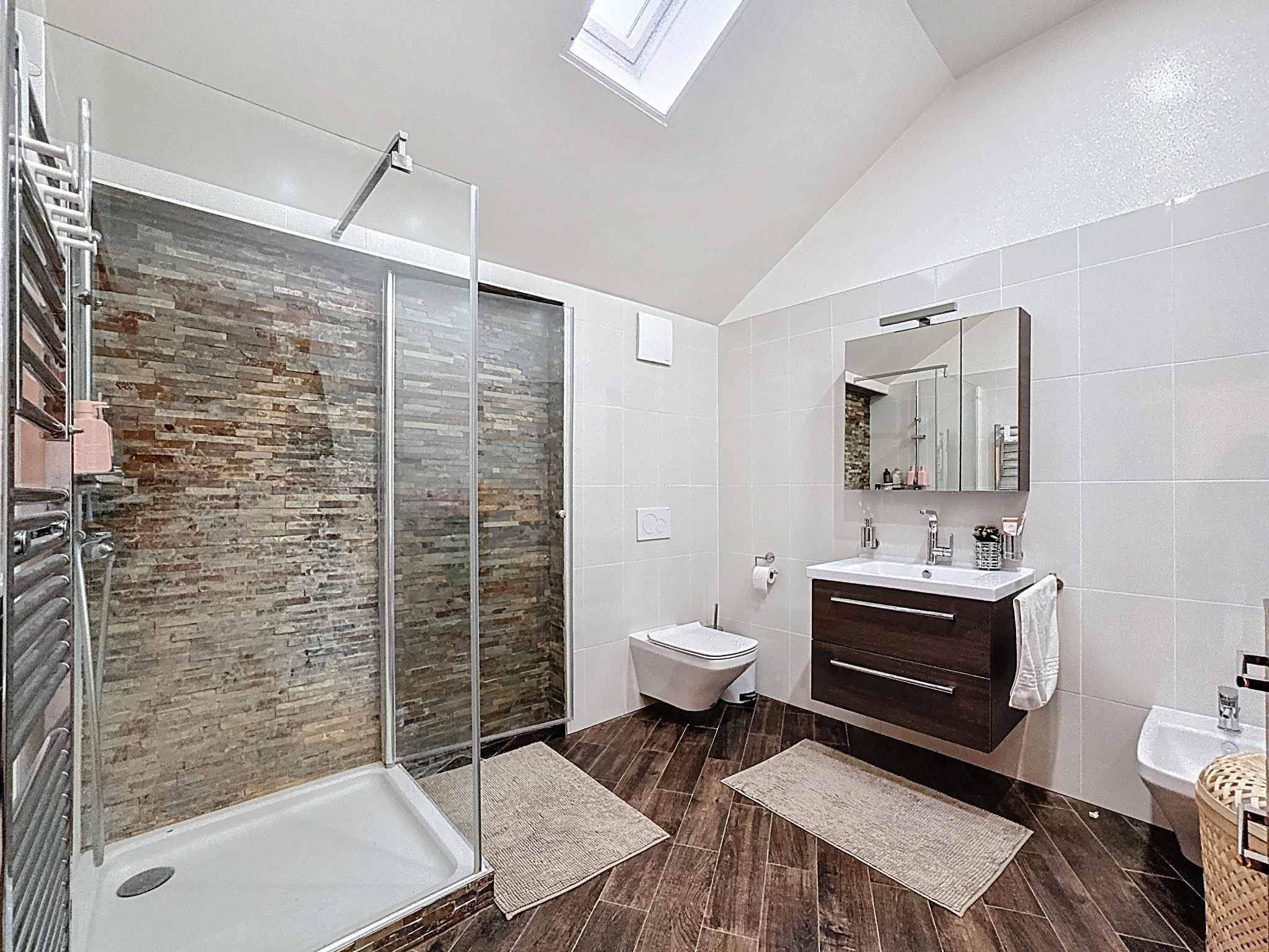 Clarmont  - Maison 8.0 Pi&egrave;ces 6 Chambres - picture 15