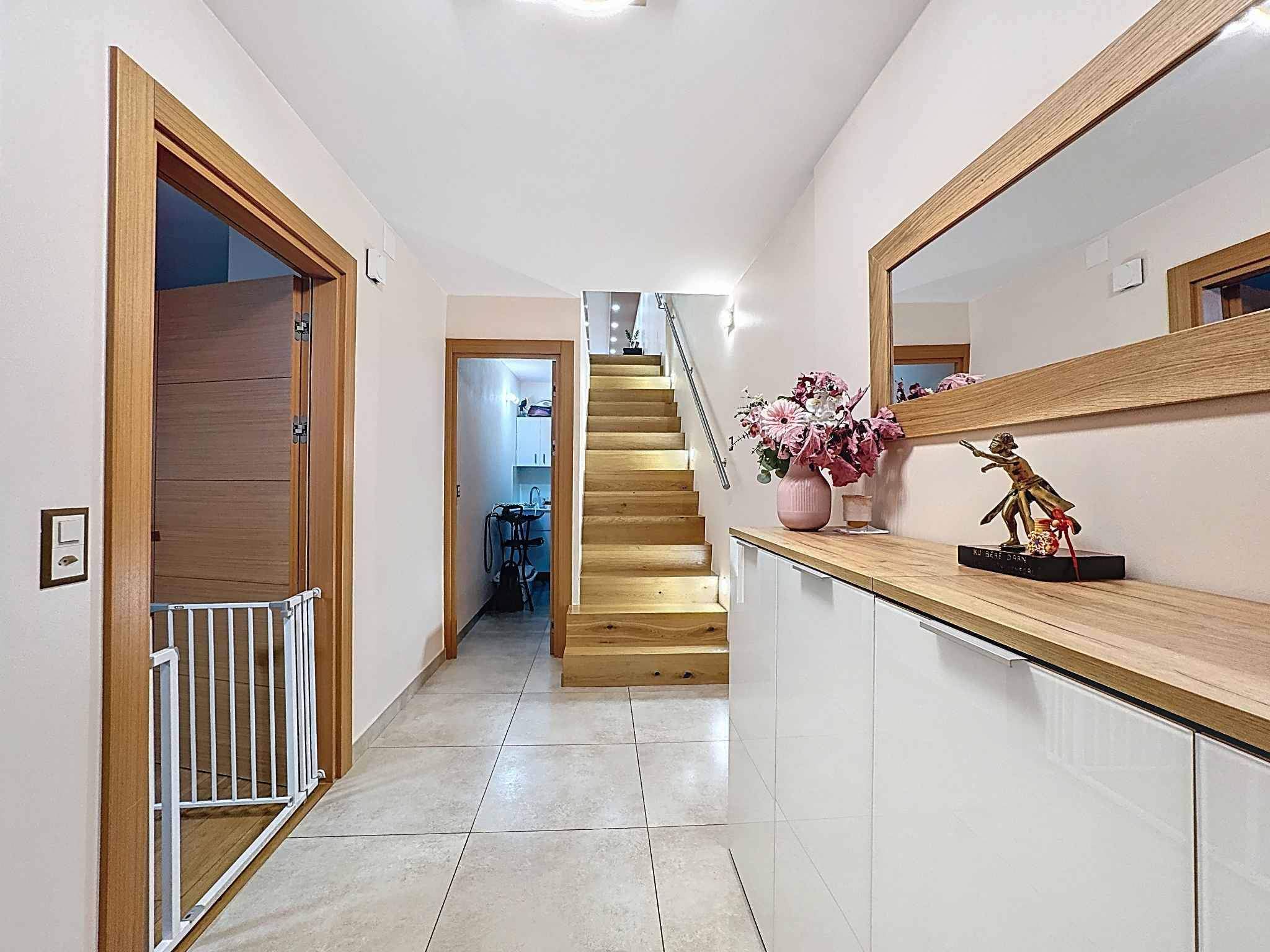 Clarmont  - Maison 8.0 Pi&egrave;ces 6 Chambres - picture 18