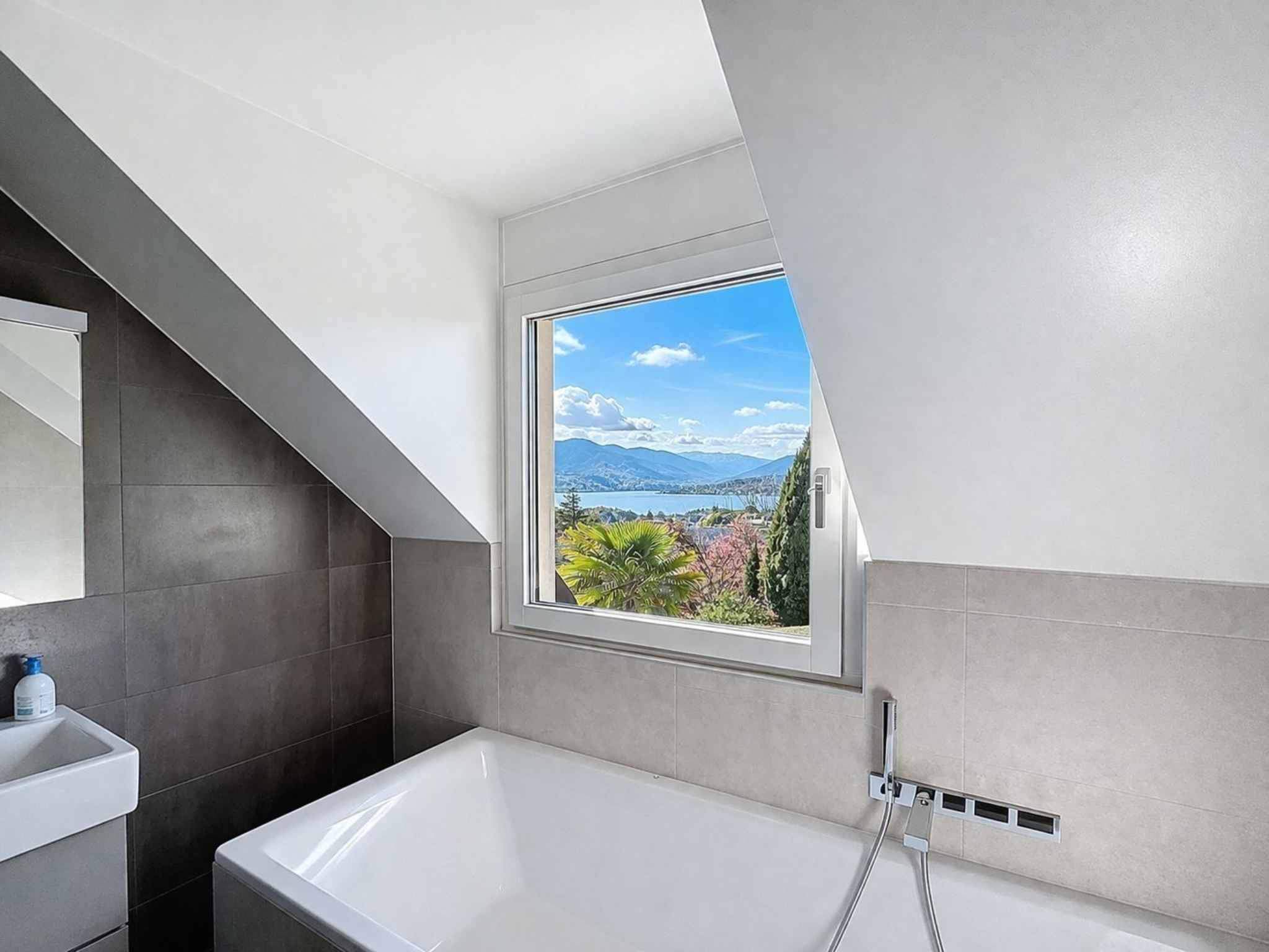 Tolochenaz  - Maison 5.5 Pi&egrave;ces 4 Chambres - picture 10