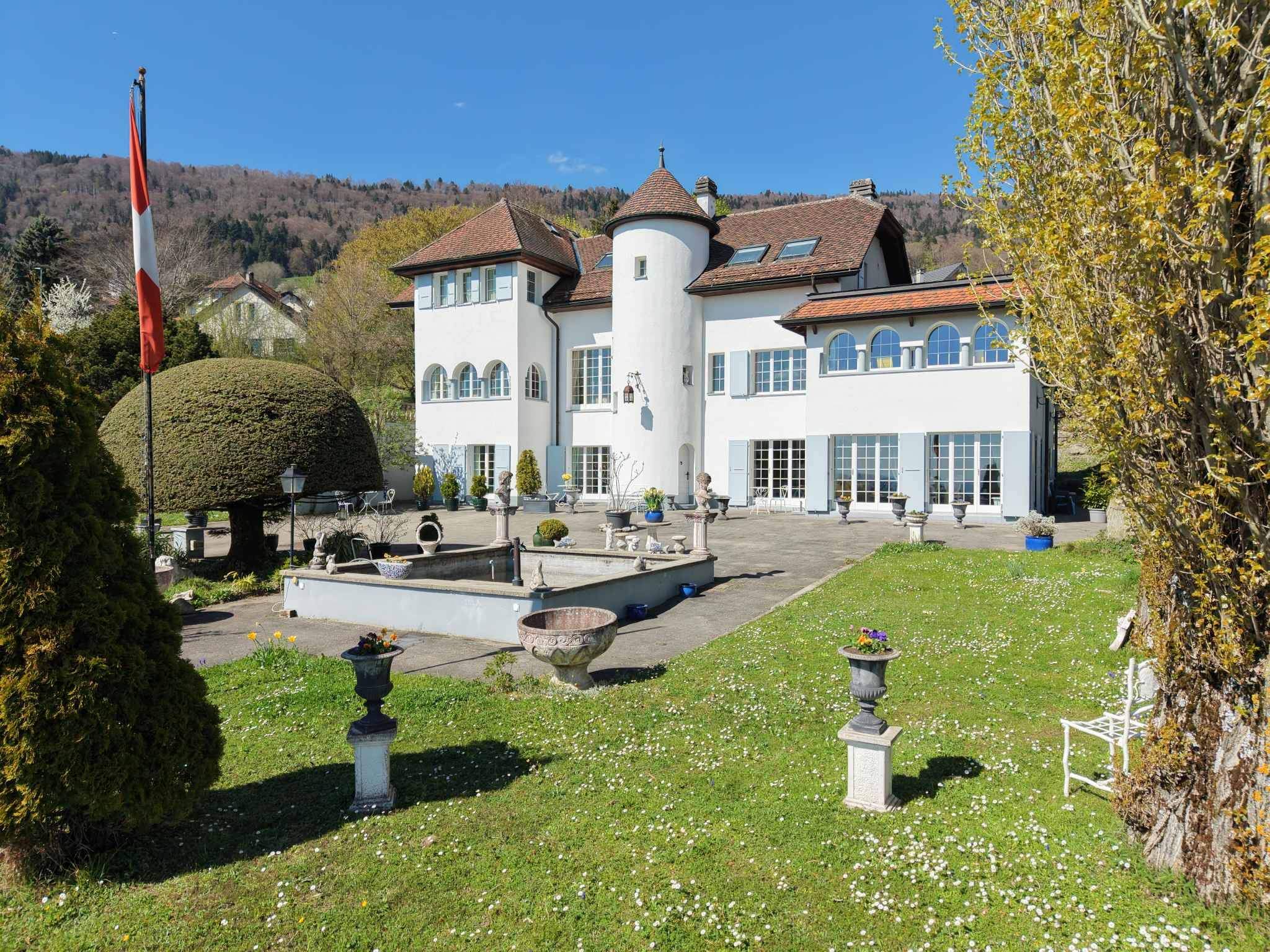Villars-Burquin  - Maison 10.0 Pi&egrave;ces 8 Chambres - picture 1