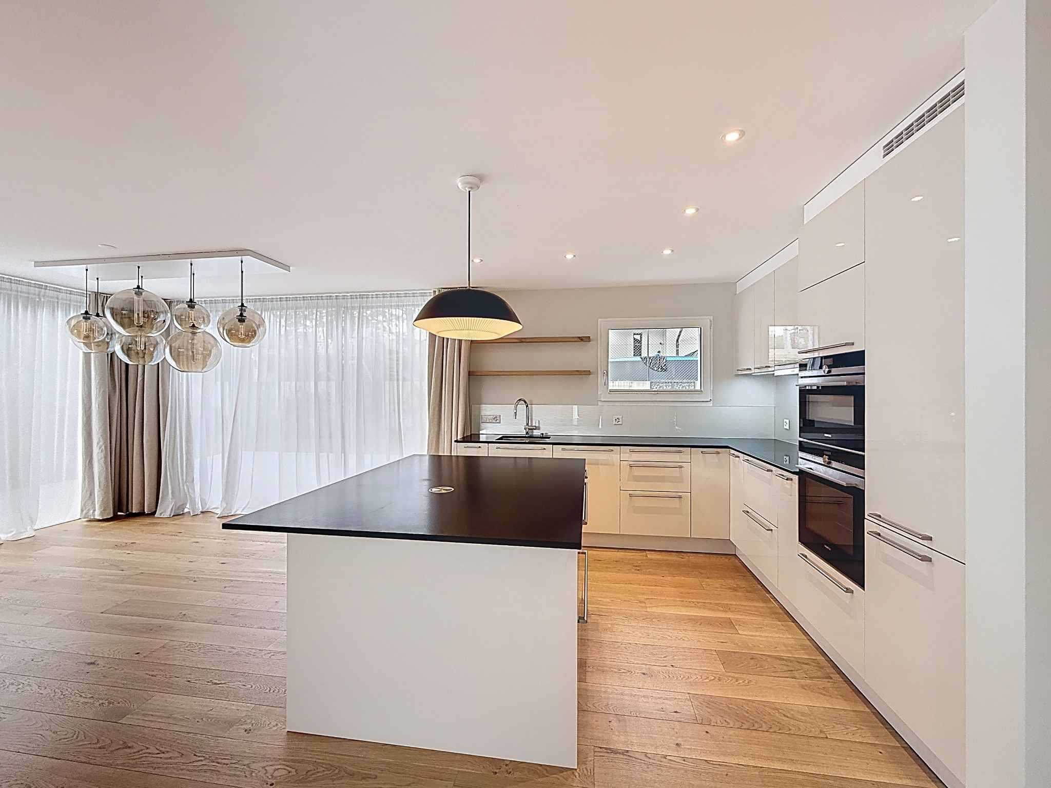 Nyon  - Maison 5.5 Pi&egrave;ces 4 Chambres