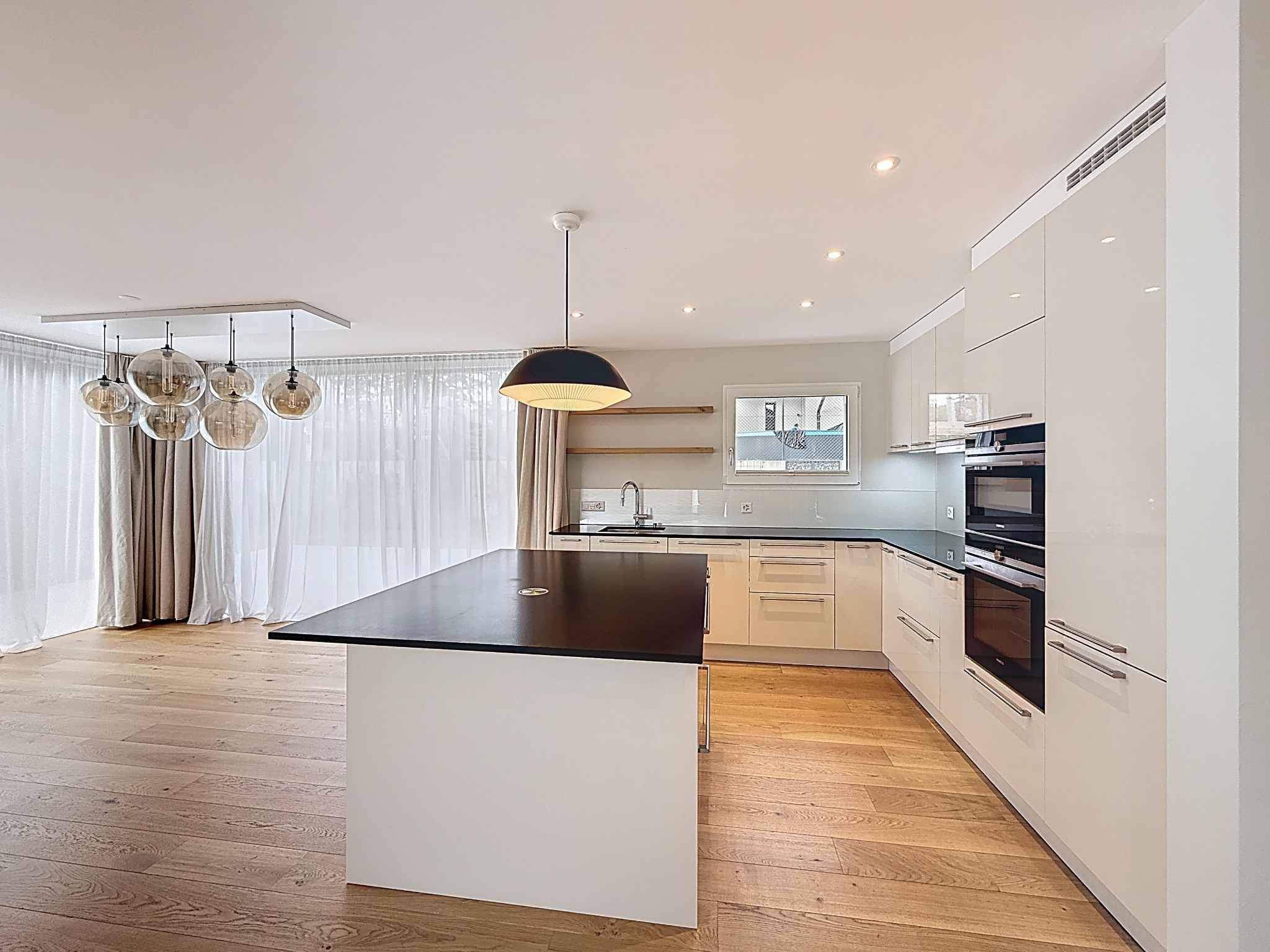 Nyon  - Maison 5.5 Pi&egrave;ces 4 Chambres - picture 4