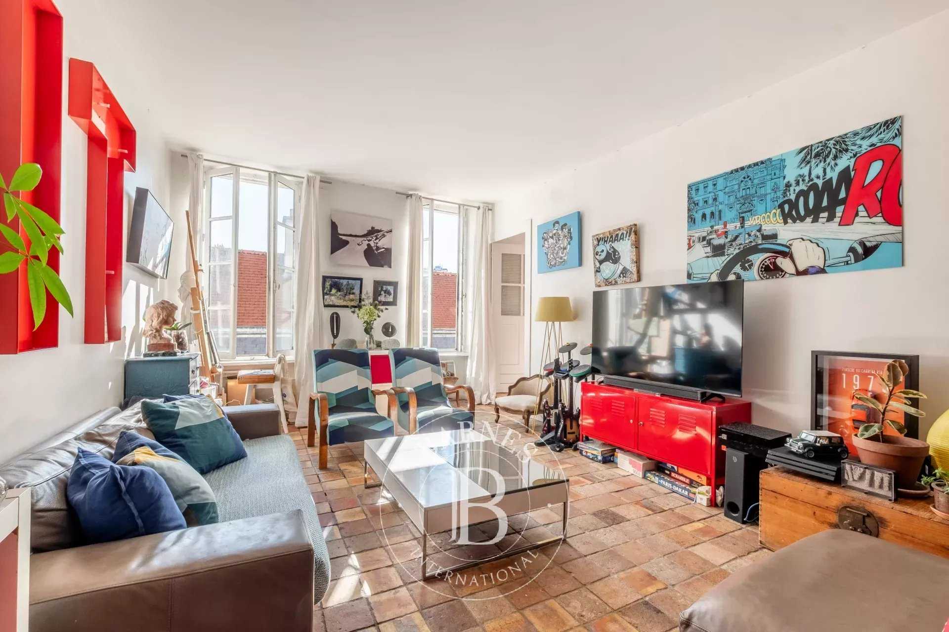 Paris  - Appartement 4 Pi&egrave;ces 2 Chambres