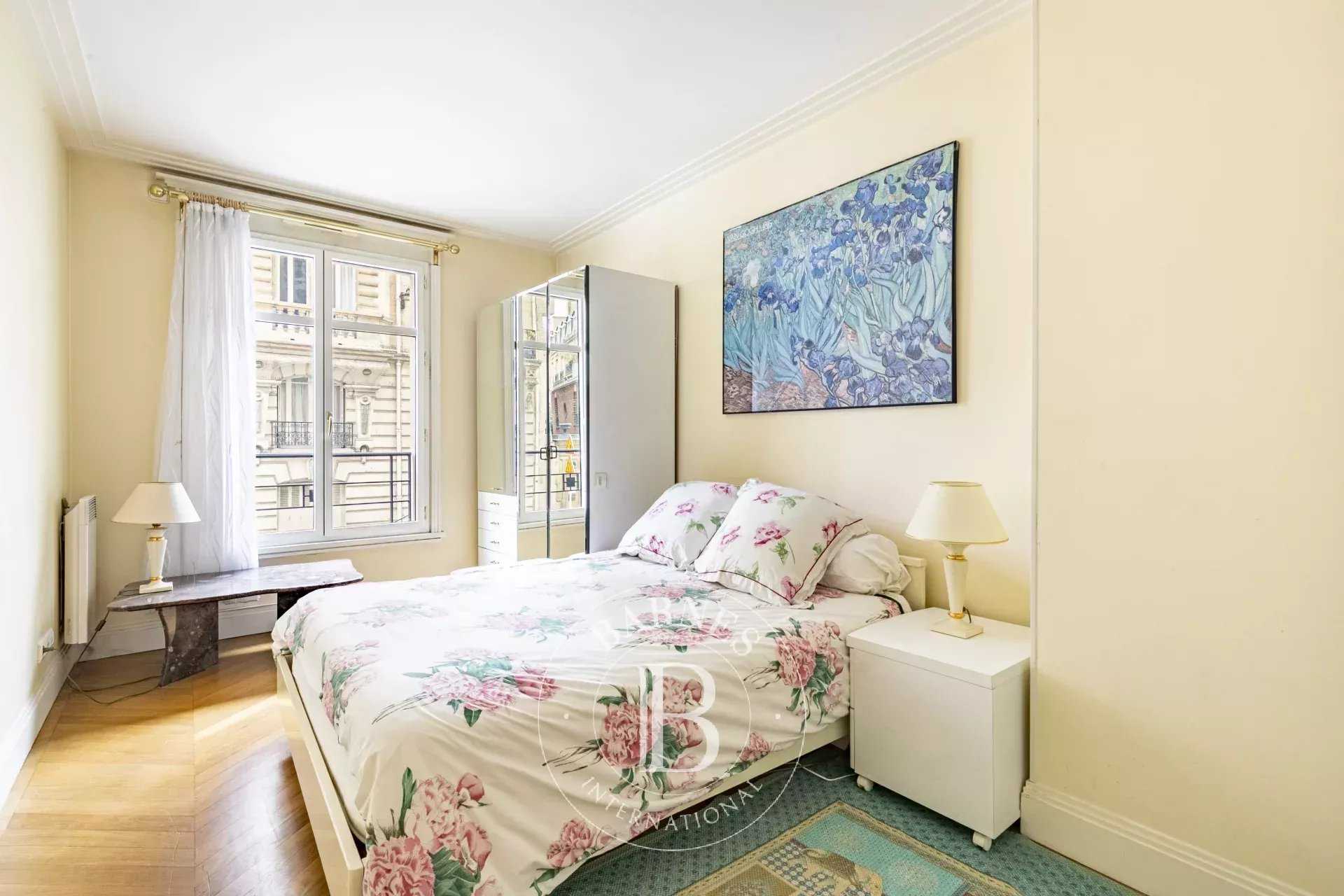 Paris  - Appartement 3 Pièces 2 Chambres