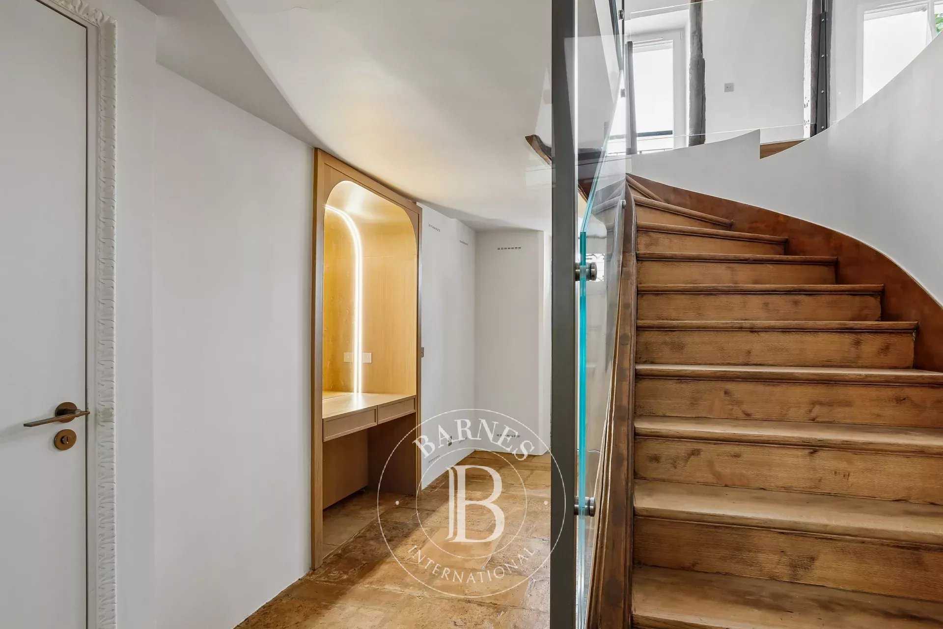Paris  - Appartement 3 Pi&egrave;ces 2 Chambres