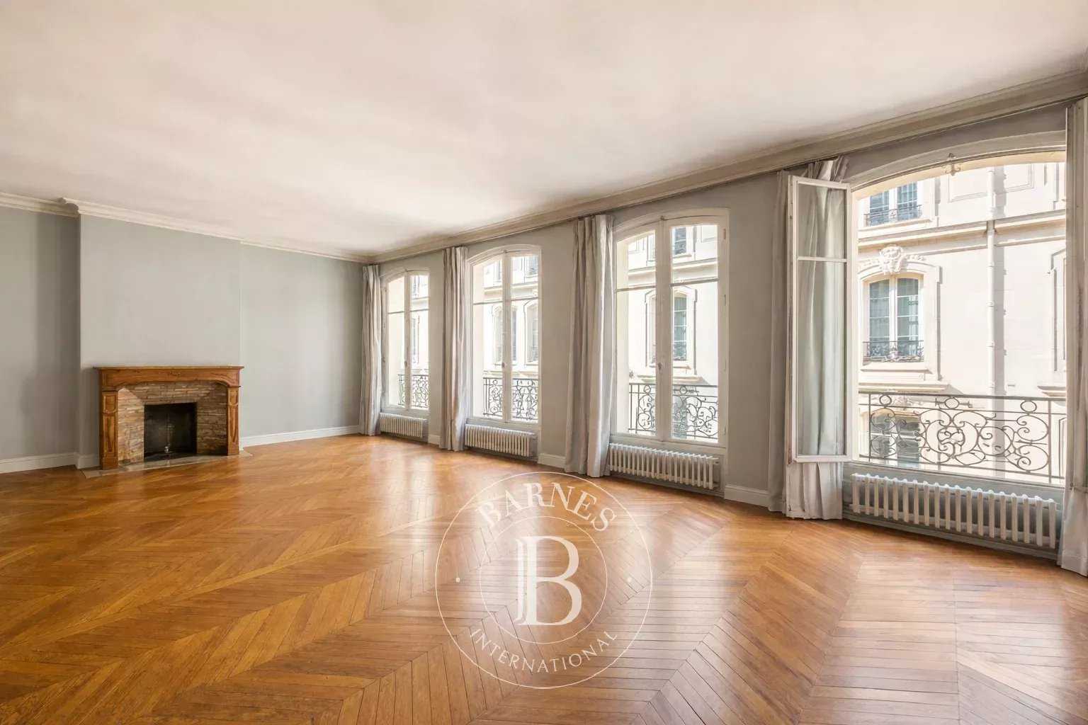 Paris  - Appartement 4 Pi&egrave;ces 2 Chambres